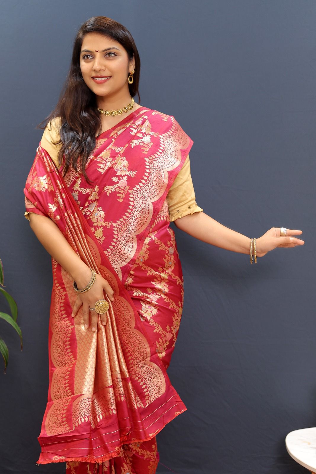 Gratifying Dark Pink Soft Banarasi Silk Saree With Charming Blouse Piece