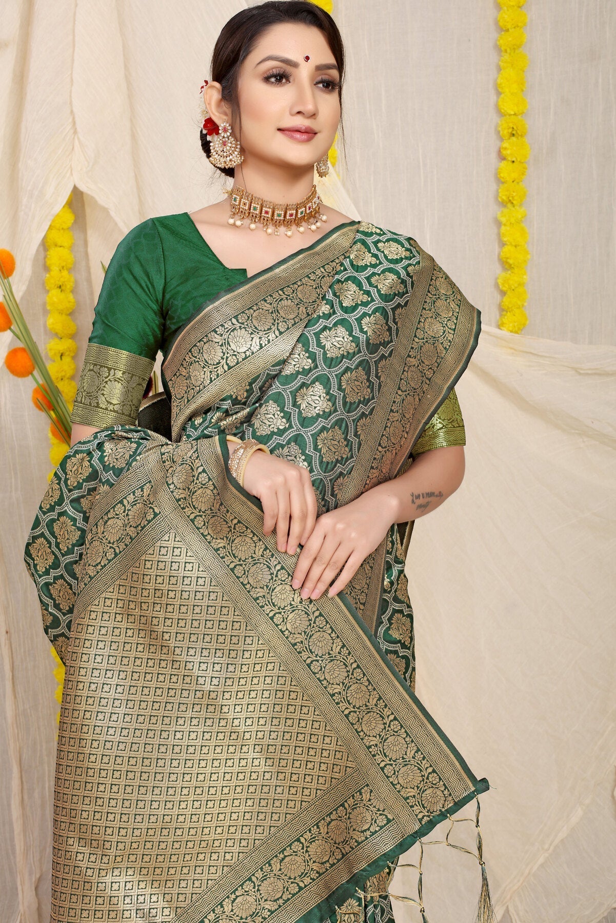 Adoring Green Kanjivaram Silk With Pleasurable Blouse Piece