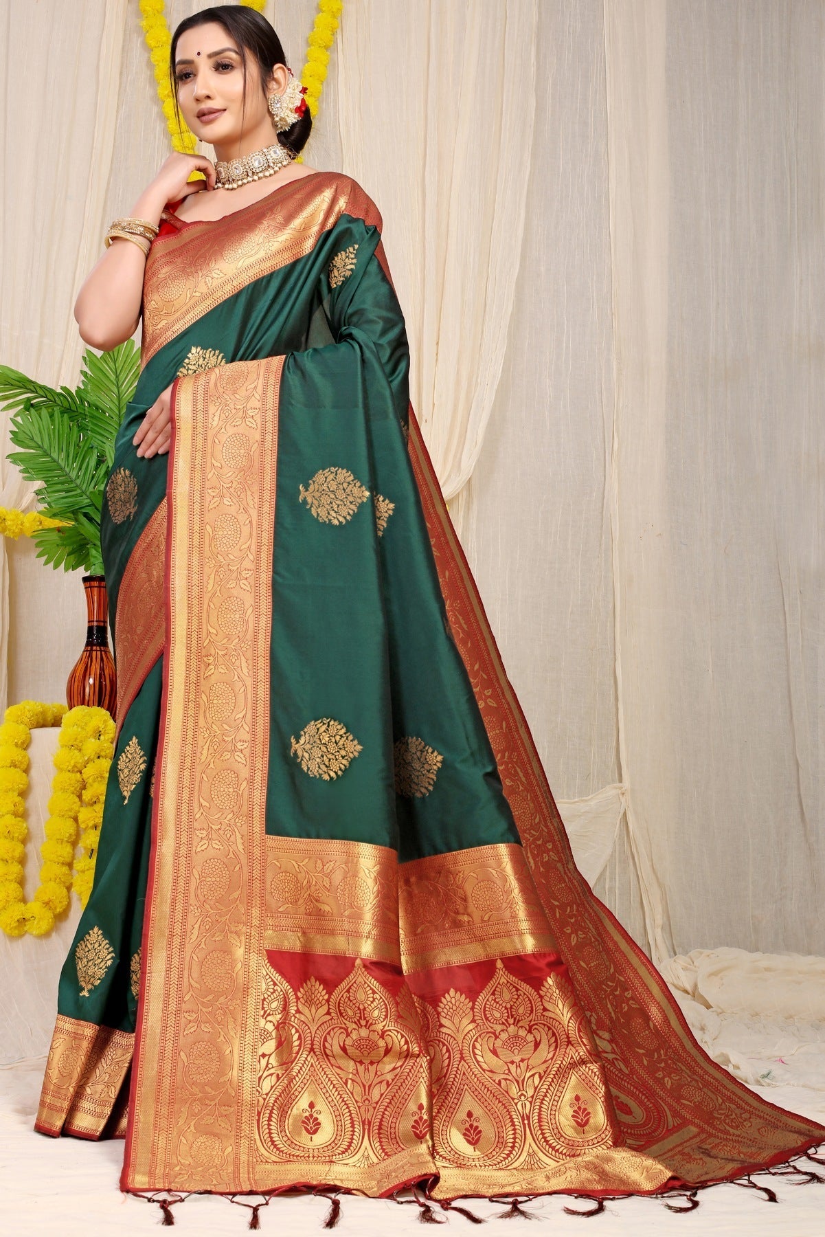 Diaphanous Dark Green Banarasi Silk Saree With Forbearance Blouse Piece