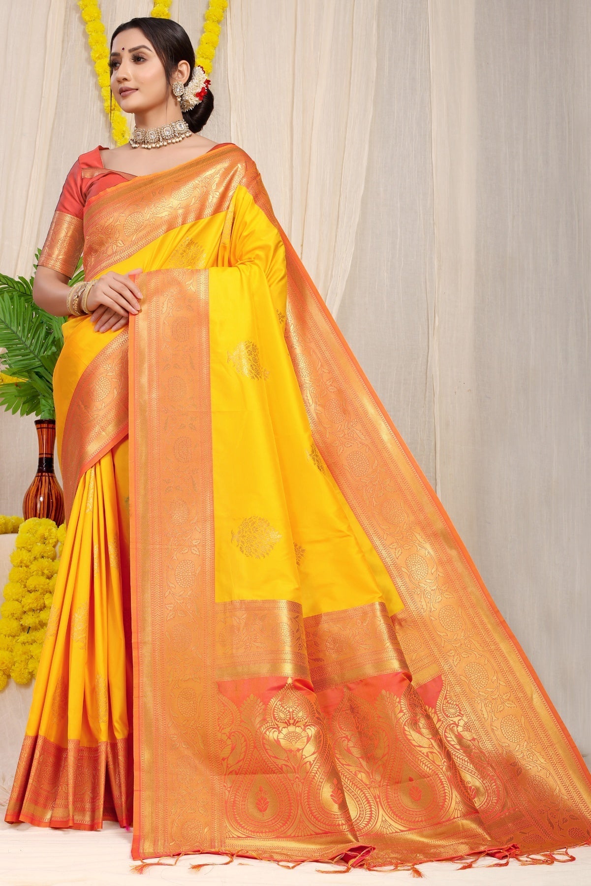 Mesmerising Yellow Banarasi Silk Saree With Forbearance Blouse Piece