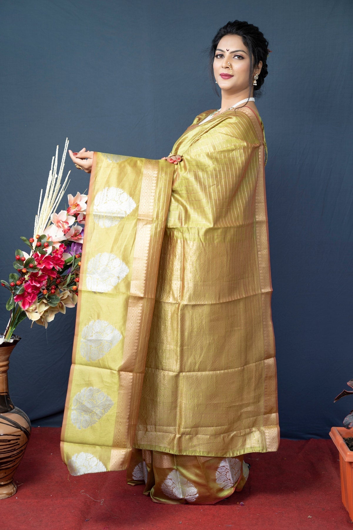 Gratifying Mehndi Linen Silk Saree With Super Mesmerising Blouse Piece