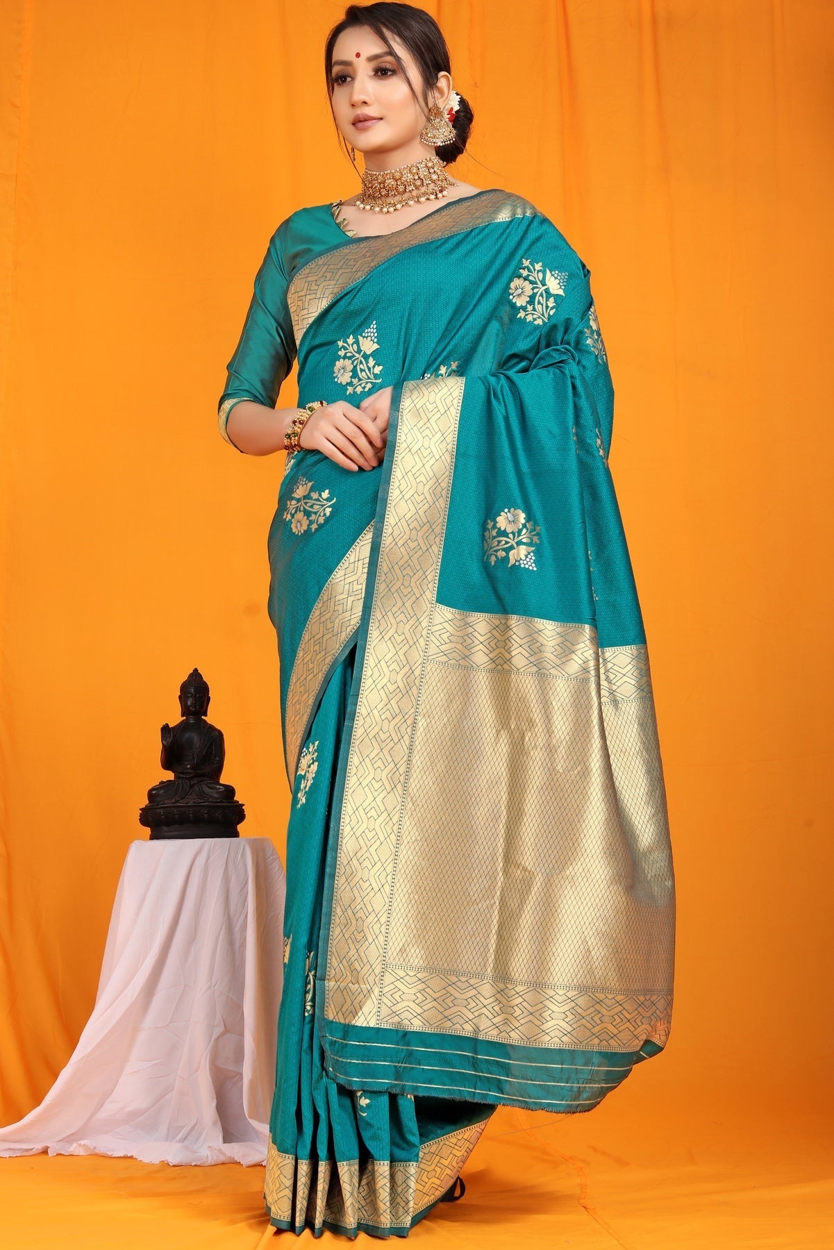 Attractive Rama Kanjivaram Silk With Arresting Blouse Piece