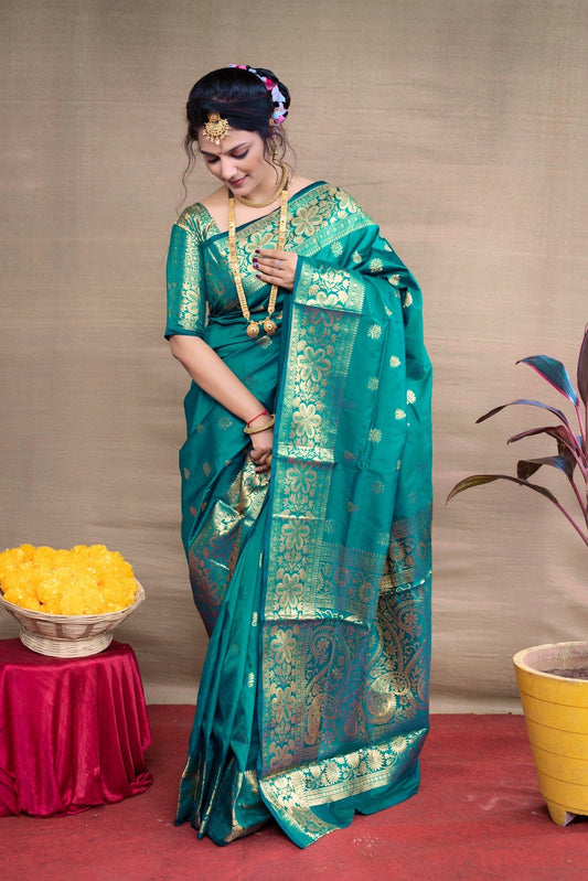 Desirable Rama Banarasi Silk Saree With Assemblage Blouse Piece