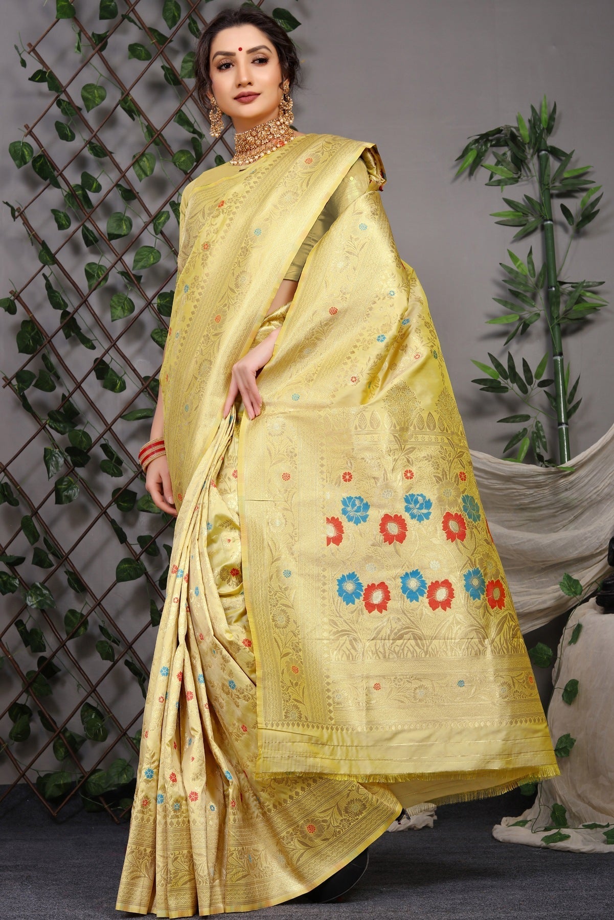 Delectable Beige Banarasi Silk Saree With Skinny Blouse Piece