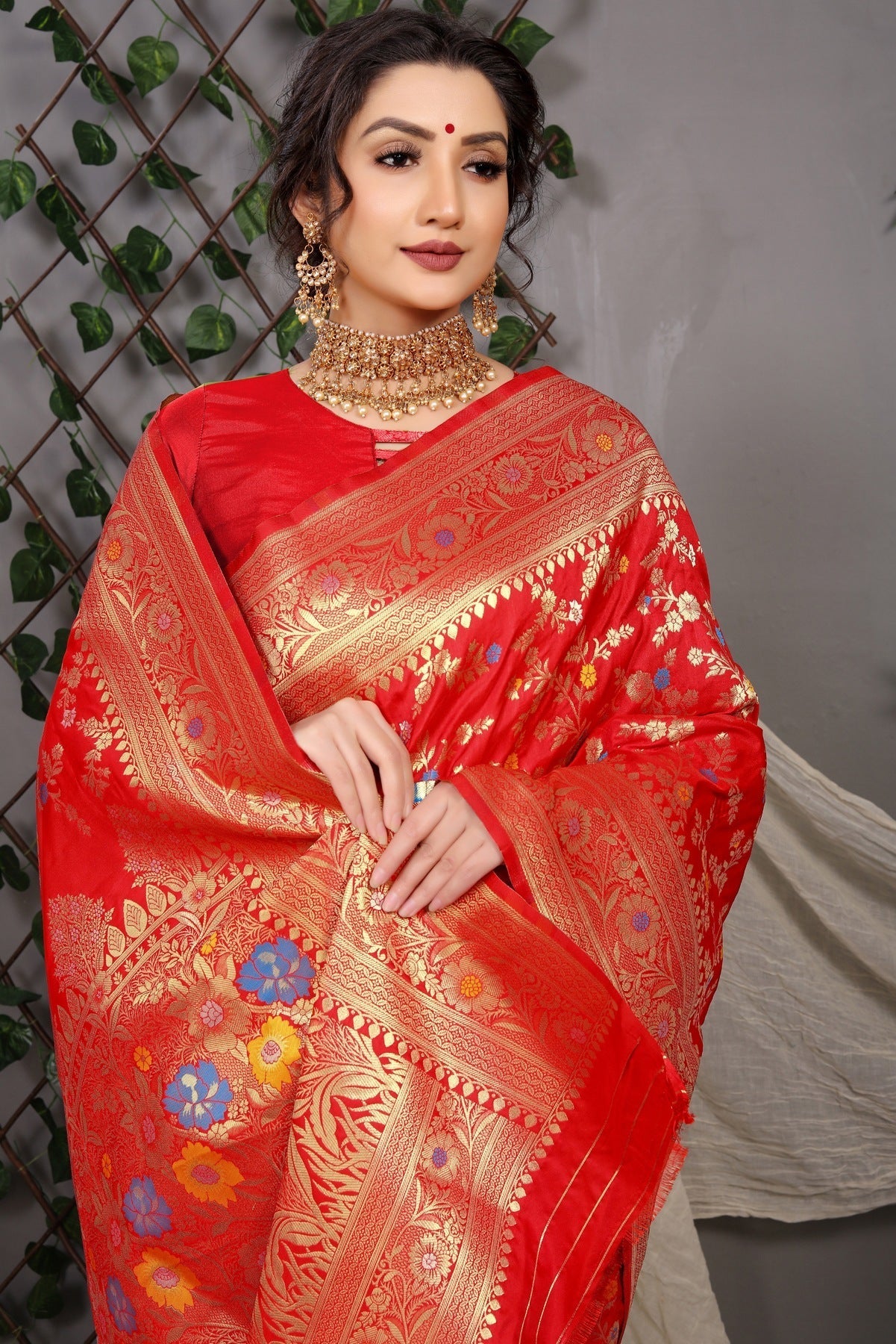 Denouement Red Banarasi Silk Saree With Skinny Blouse Piece