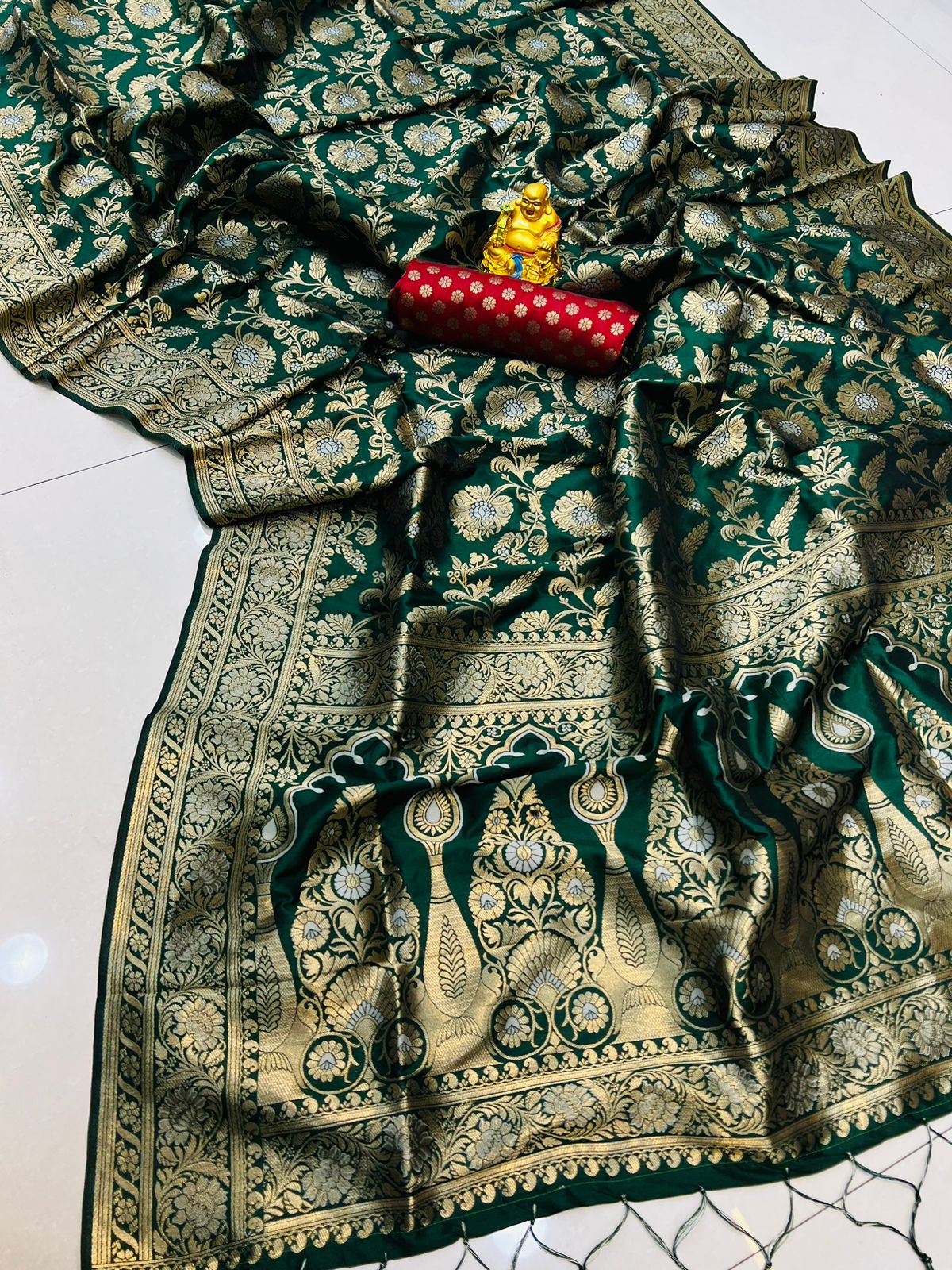 Lovely Dark Green Soft Banarasi Silk Saree With Nemesis Blouse Piece