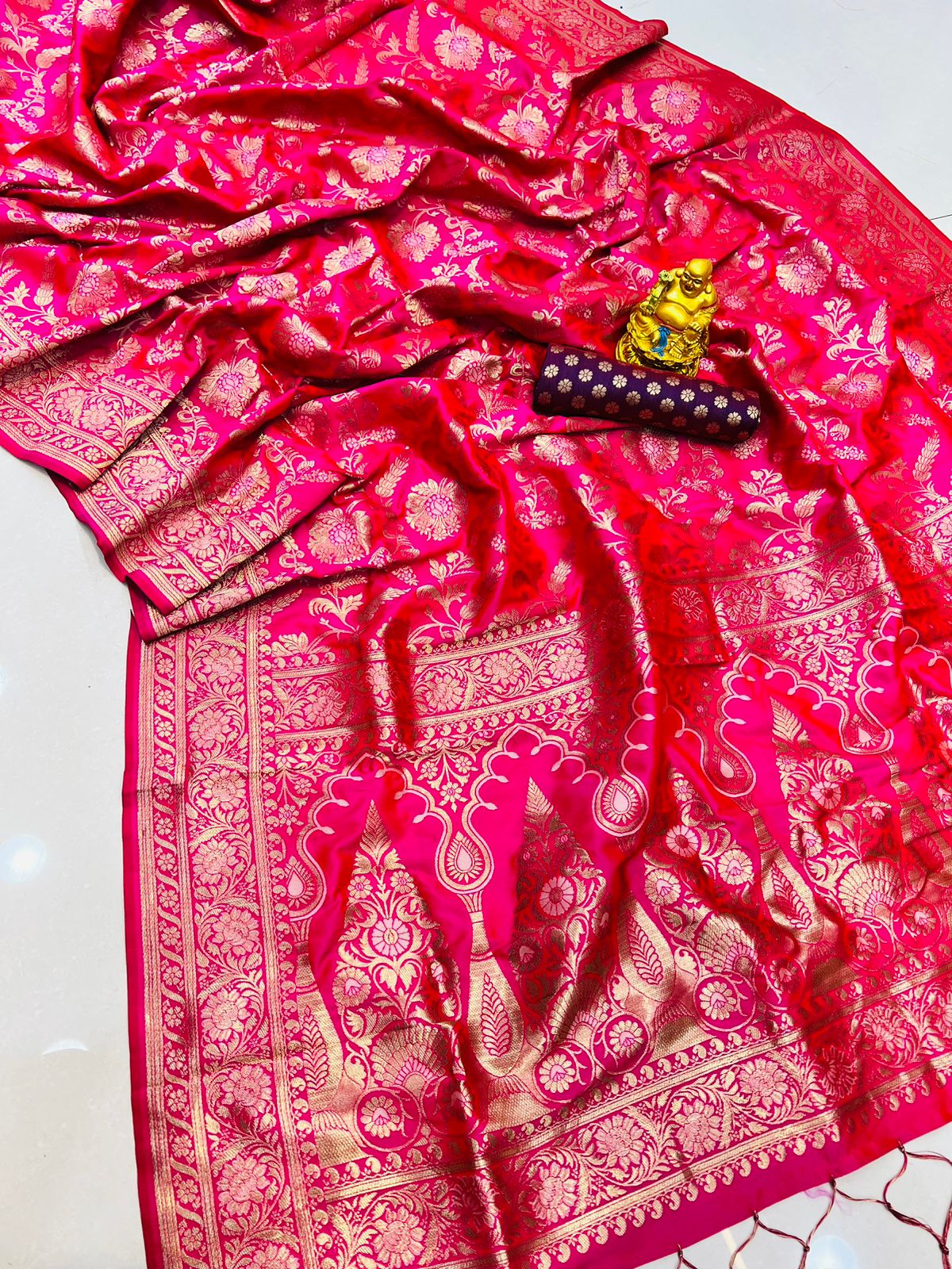 Extraordinary Dark Pink Soft Banarasi Silk Saree With Nemesis Blouse Piece