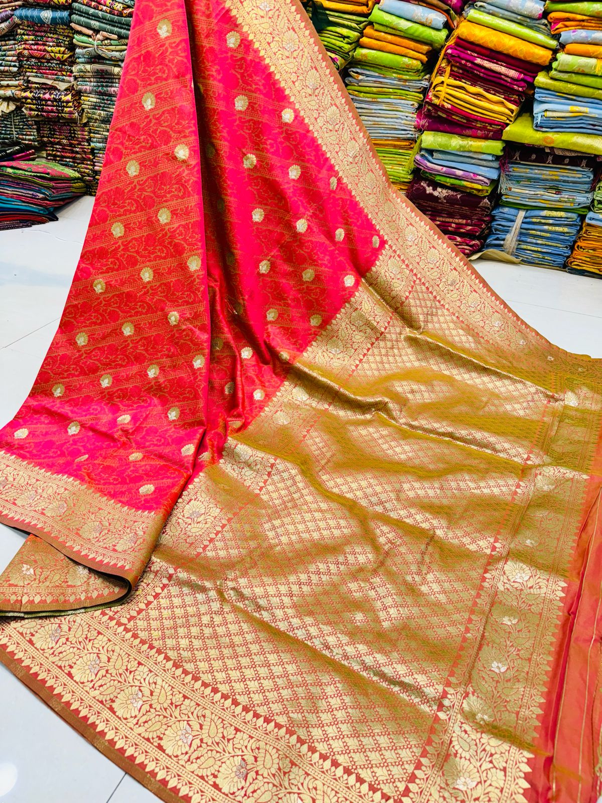 Lovely Dark Pink Soft Banarasi Silk Saree With Deserving Blouse Piece