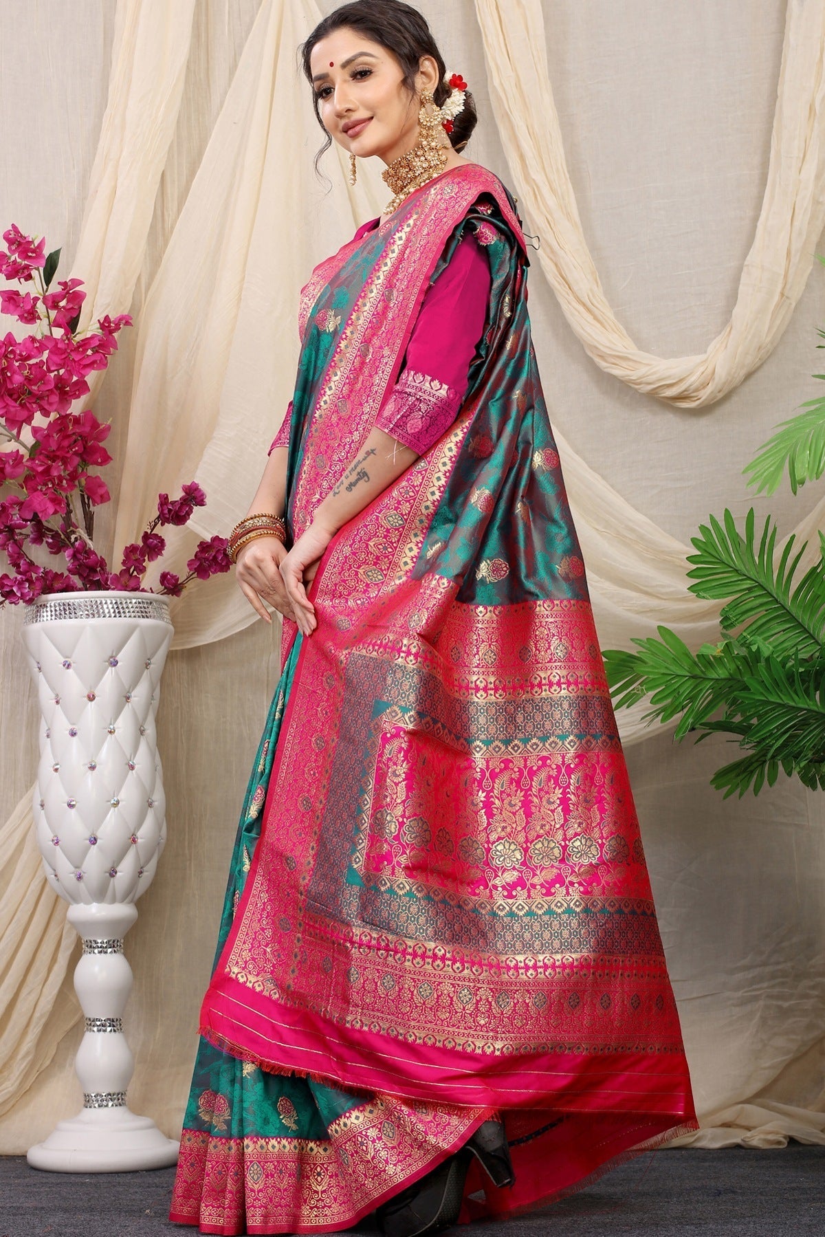 Elaborate Rama Banarasi Silk Saree With Redolent Blouse Piece