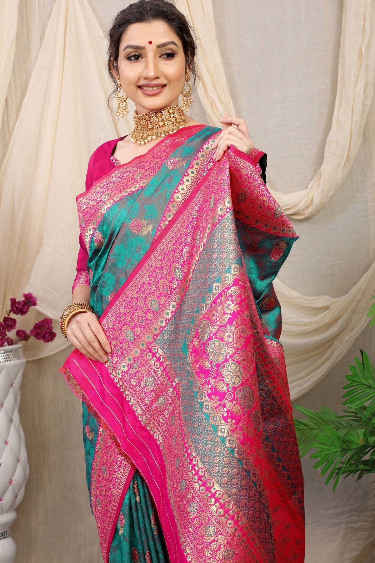 Elaborate Rama Banarasi Silk Saree With Redolent Blouse Piece