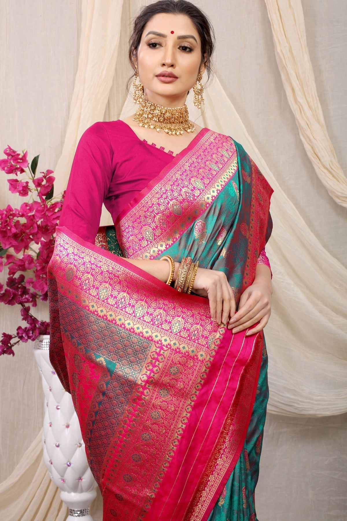 Elaborate Rama Banarasi Silk Saree With Redolent Blouse Piece