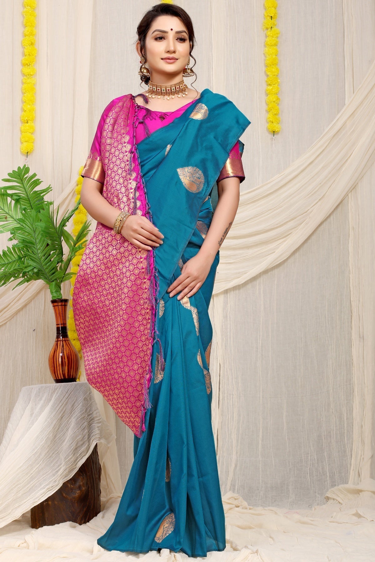 Gratifying Firozi Banarasi Silk Saree With Engrossing Blouse Piece