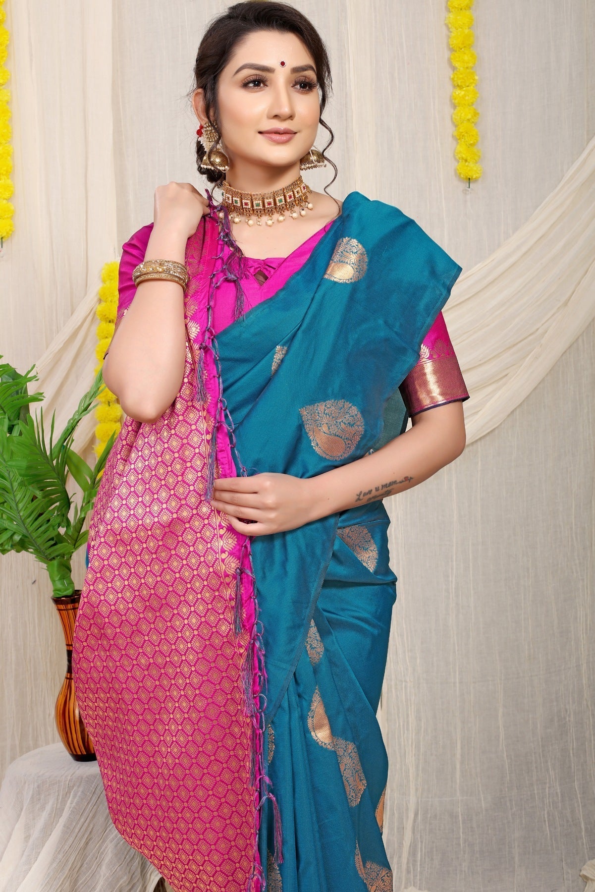 Gratifying Firozi Banarasi Silk Saree With Engrossing Blouse Piece