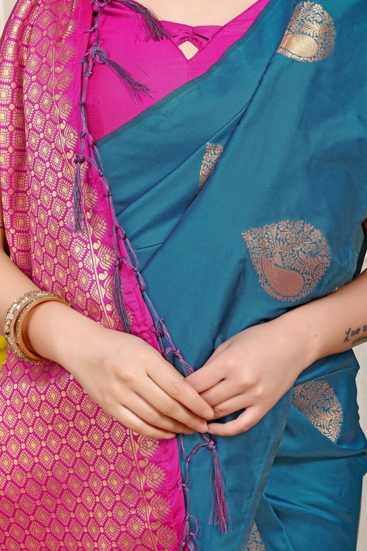 Gratifying Firozi Banarasi Silk Saree With Engrossing Blouse Piece