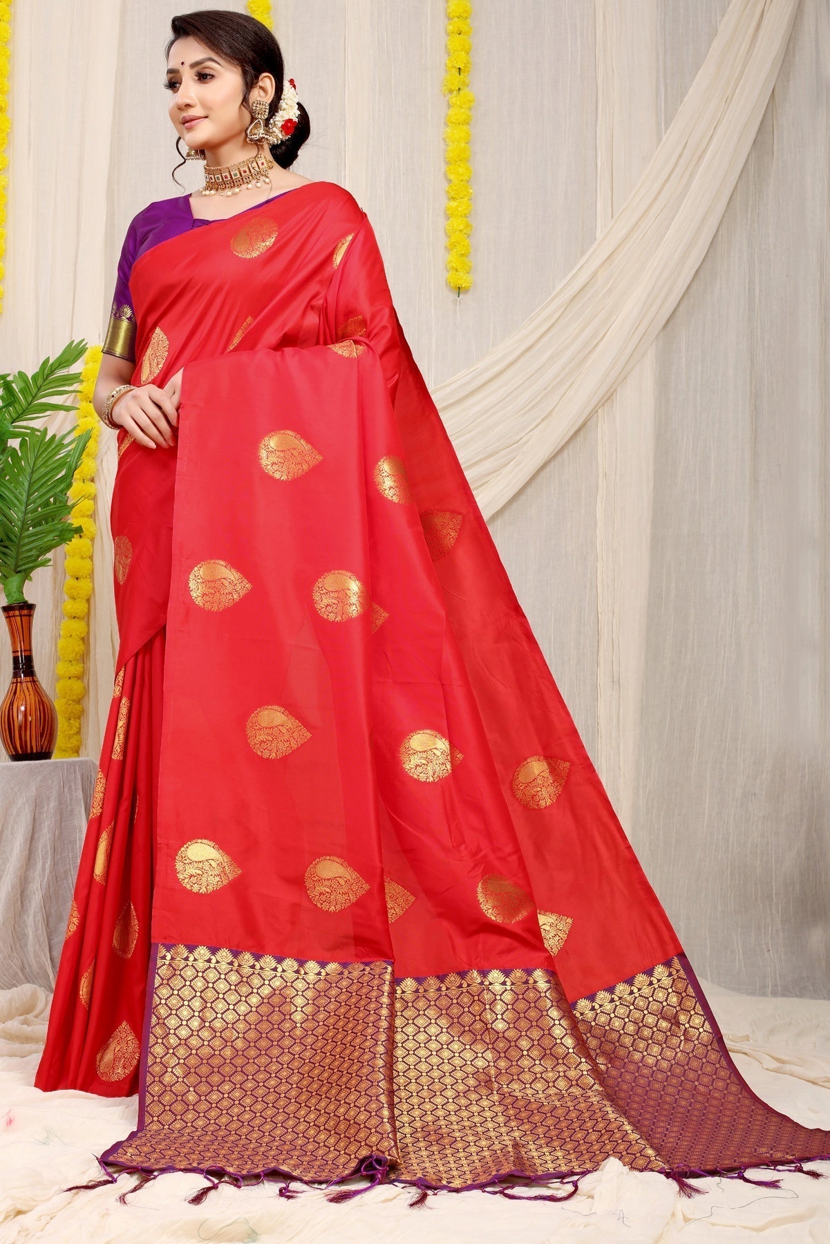 Deserving Red Banarasi Silk Saree With Engrossing Blouse Piece