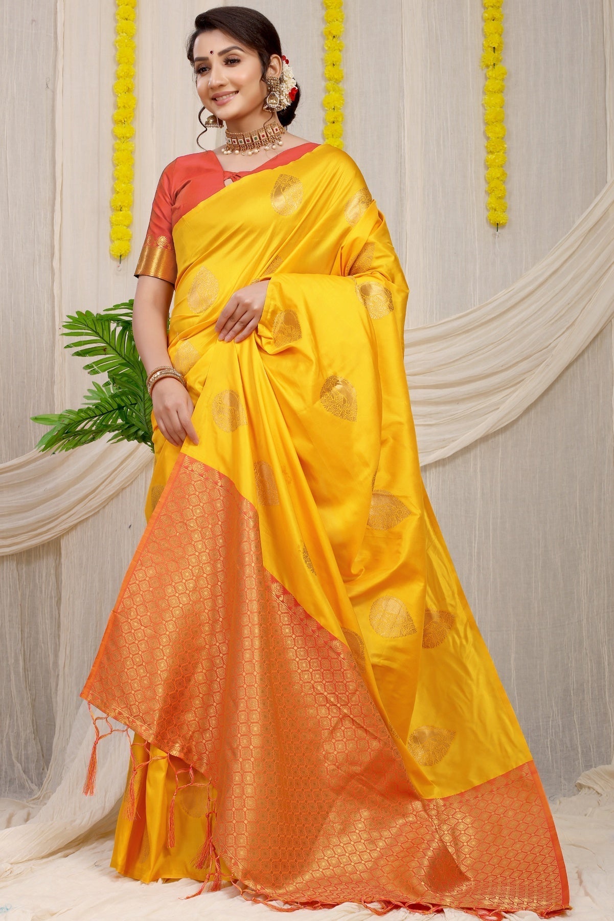 Eye-catching Yellow Banarasi Silk Saree With Engrossing Blouse Piece