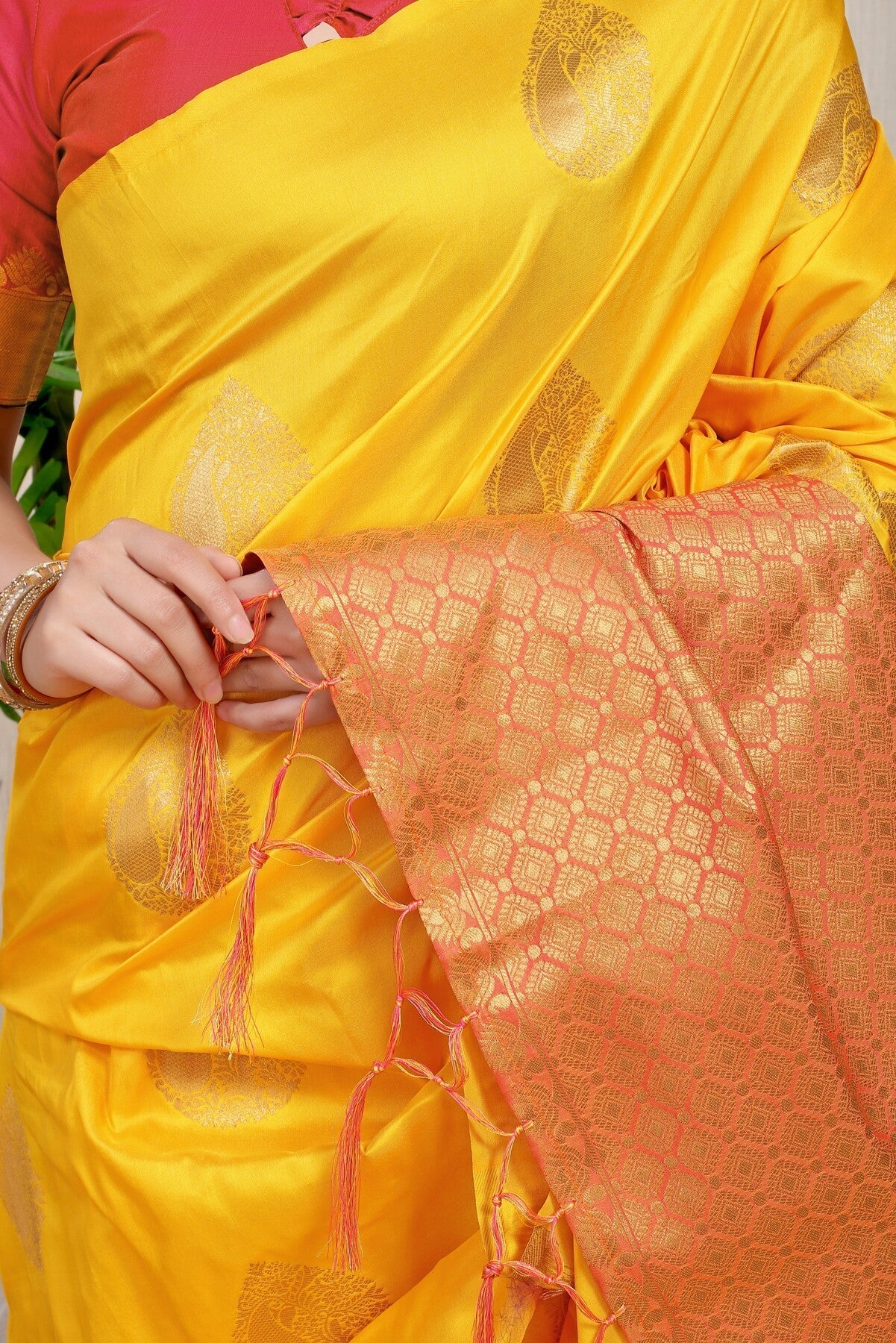 Eye-catching Yellow Banarasi Silk Saree With Engrossing Blouse Piece