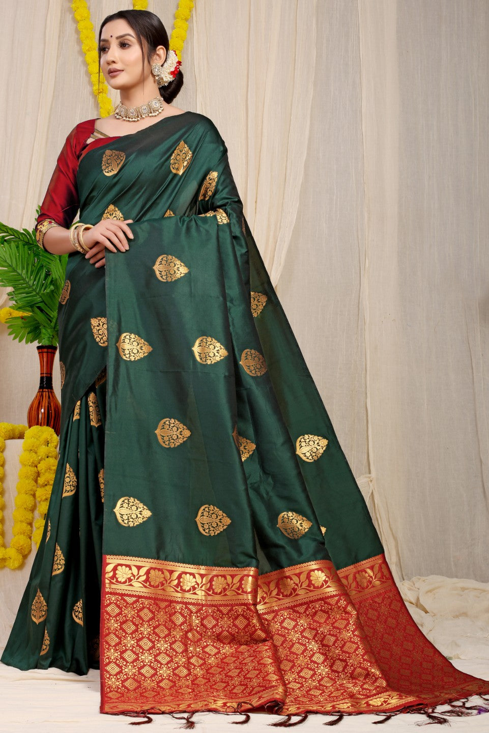 Designer Dark Green Banarasi Silk Saree With Smart Blouse Piece