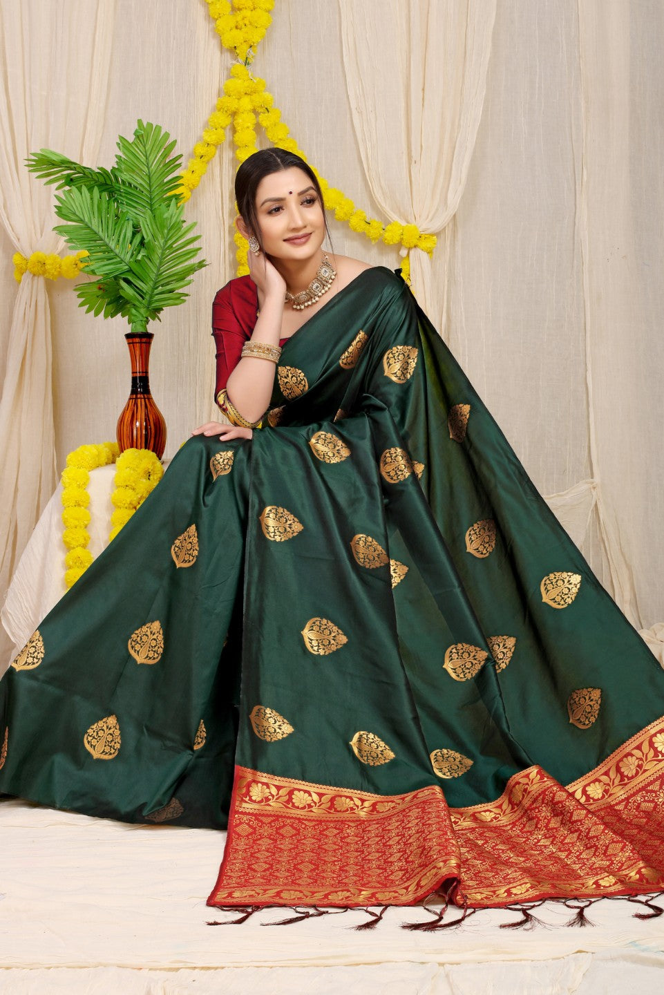 Designer Dark Green Banarasi Silk Saree With Smart Blouse Piece