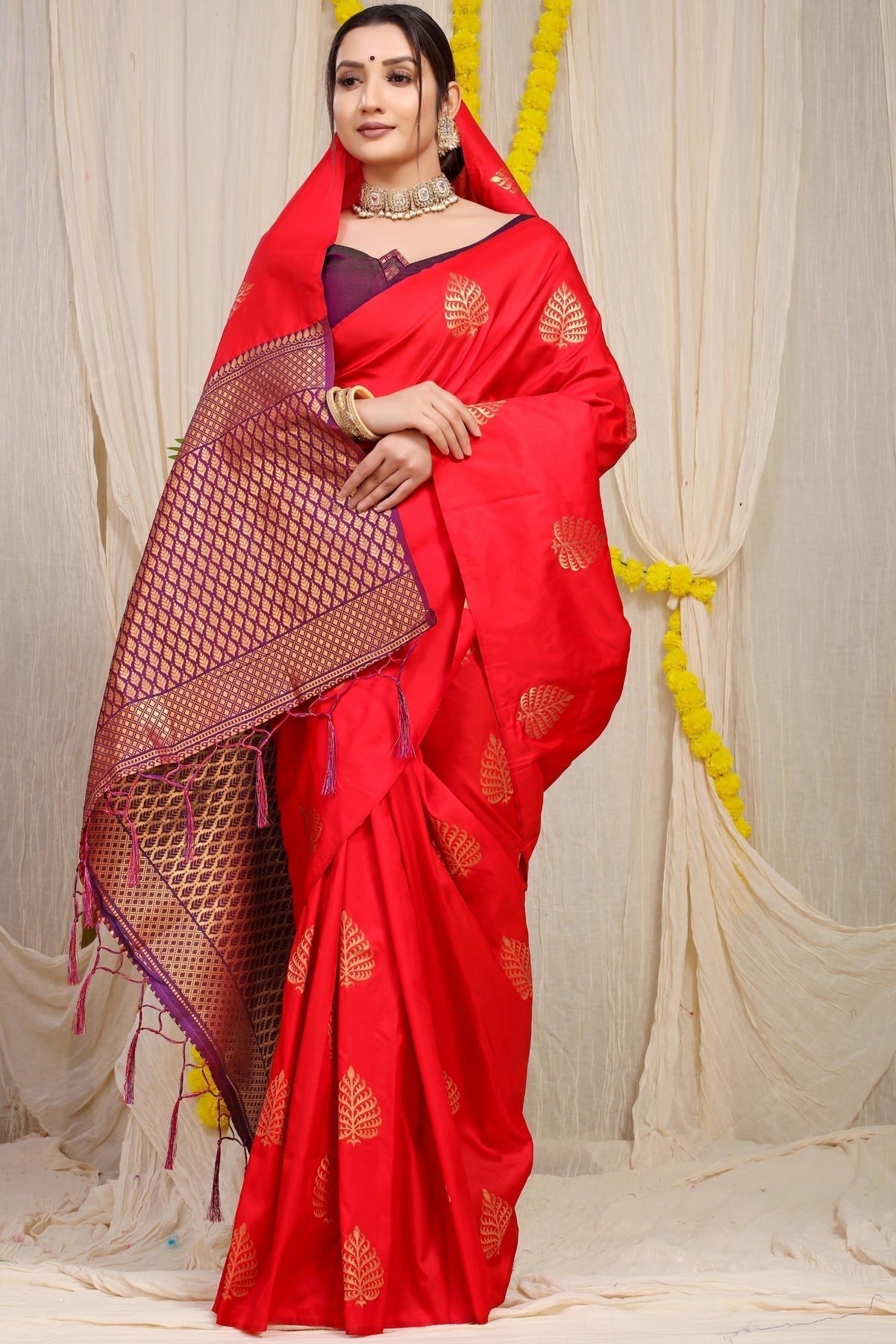 Fancifull Red Soft Banarasi Silk Saree With Lissome Blouse Piece