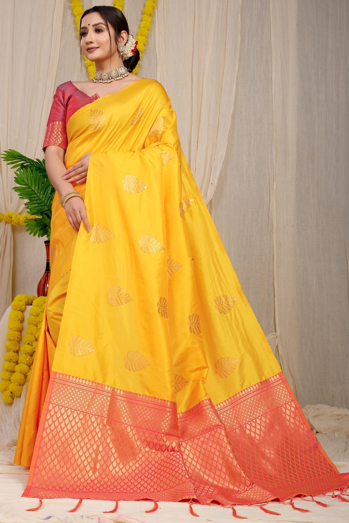 Imbrication Yellow Soft Banarasi Silk Saree With Lissome Blouse Piece