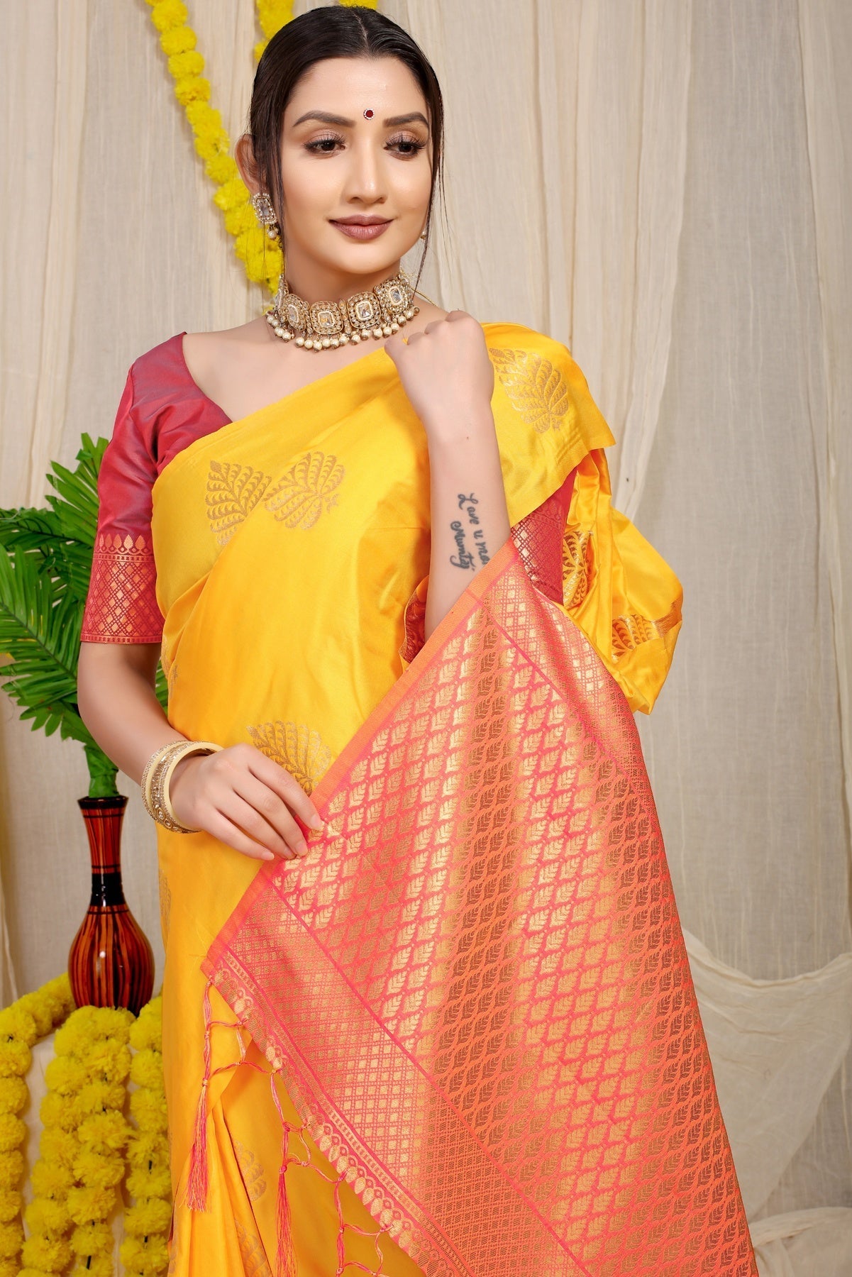 Imbrication Yellow Soft Banarasi Silk Saree With Lissome Blouse Piece