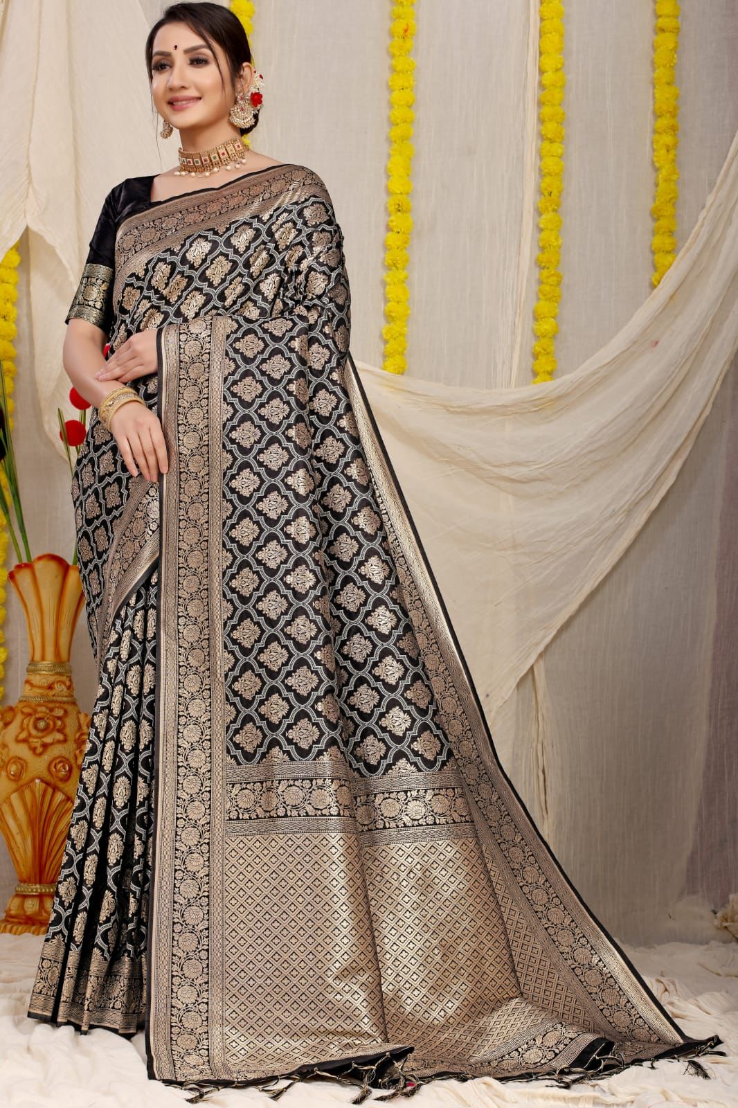 Extraordinary Black Soft Banarasi Silk Saree With Bewitching Blouse Piece