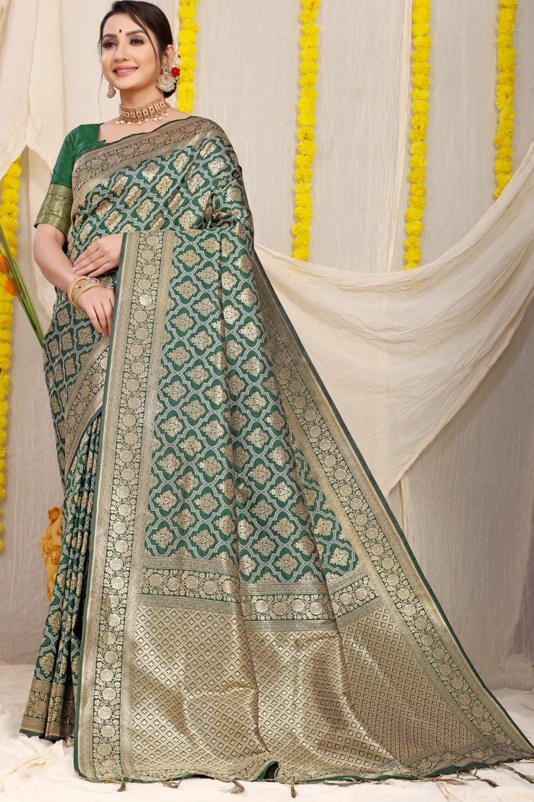 Adorning Green Soft Banarasi Silk Saree With Bewitching Blouse Piece