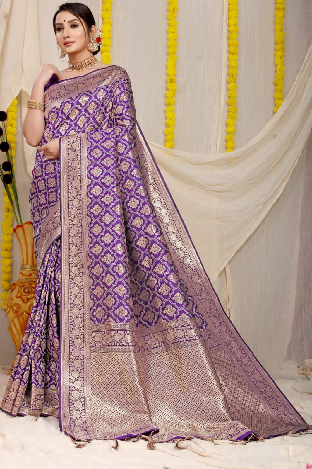 Invaluable Lavender Soft Banarasi Silk Saree With Bewitching Blouse Piece