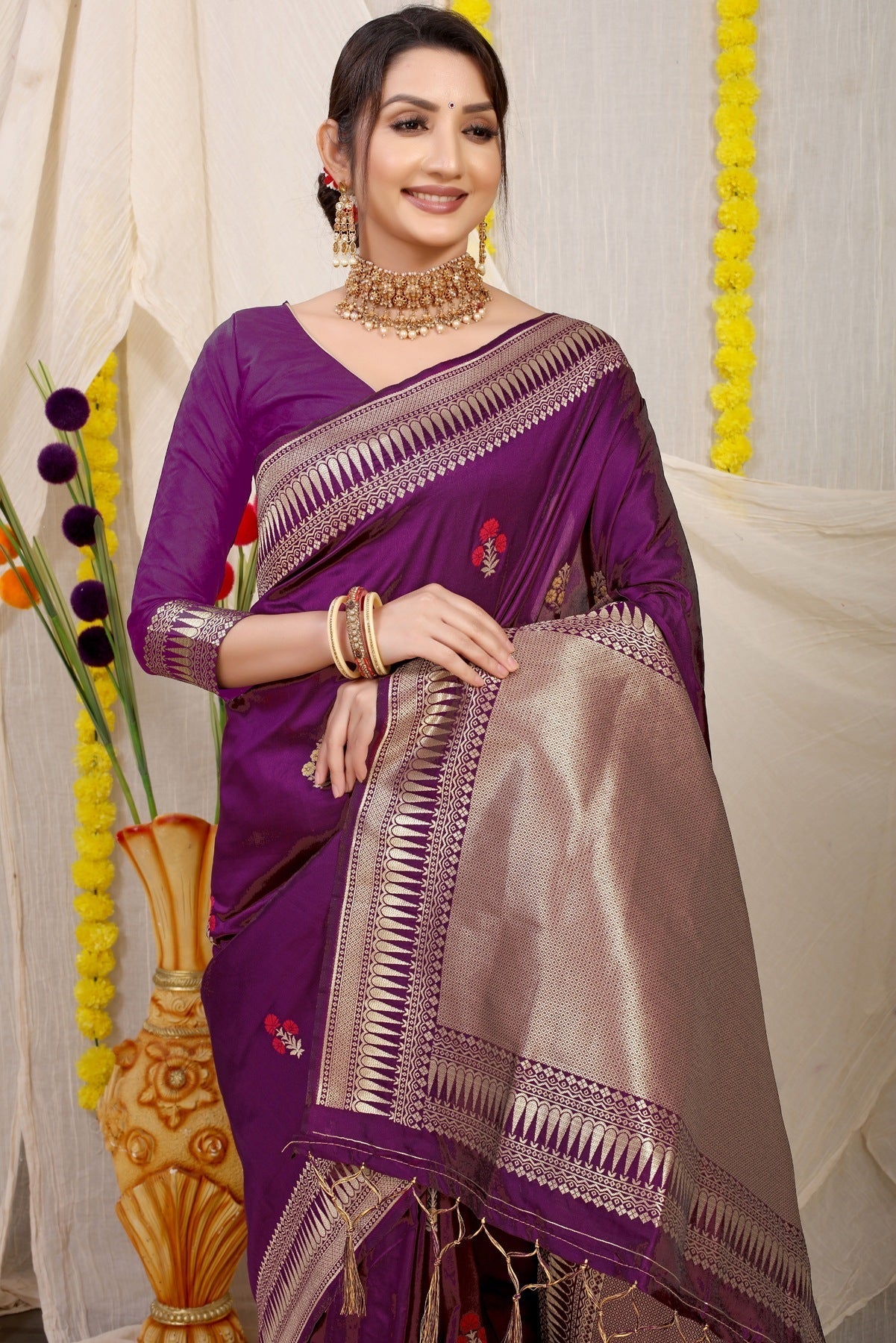 Lovely Purple Banarasi Silk Saree With Magnetic Blouse Piece