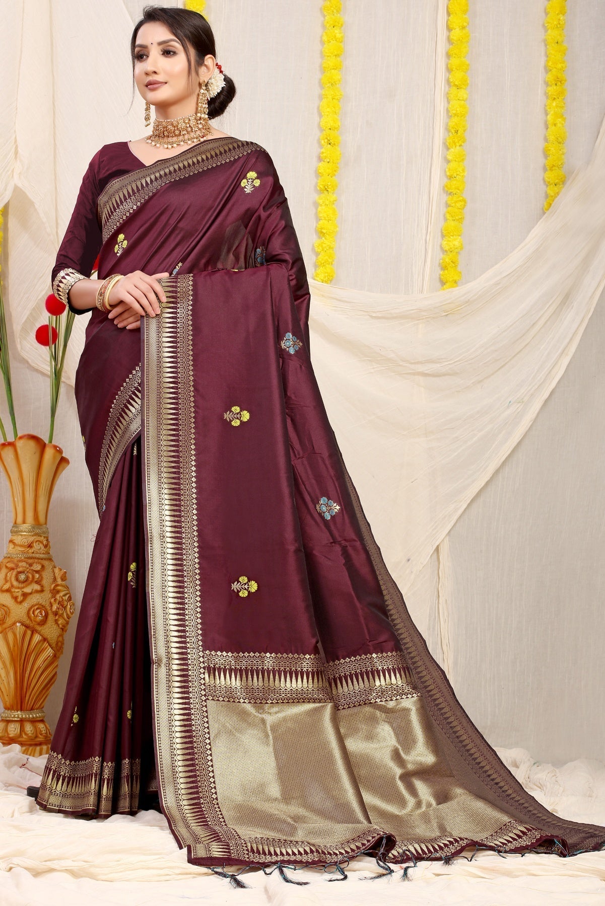 Breathtaking Wine Banarasi Silk Saree With Magnetic Blouse Piece