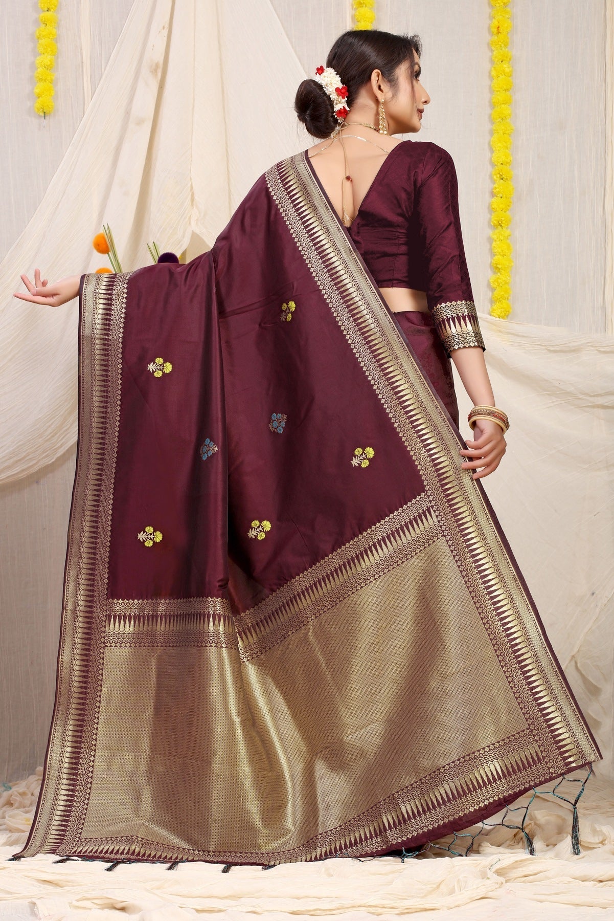 Breathtaking Wine Banarasi Silk Saree With Magnetic Blouse Piece