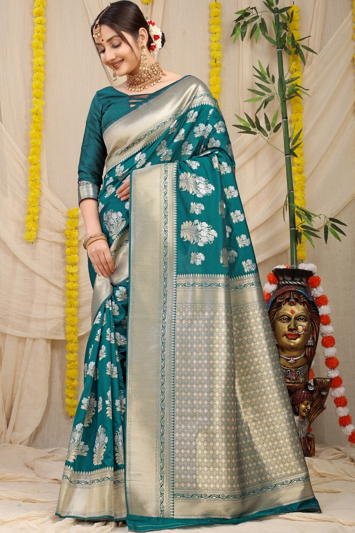 Fantabulous Rama Kanjivaram Silk With Seraglio Blouse Piece