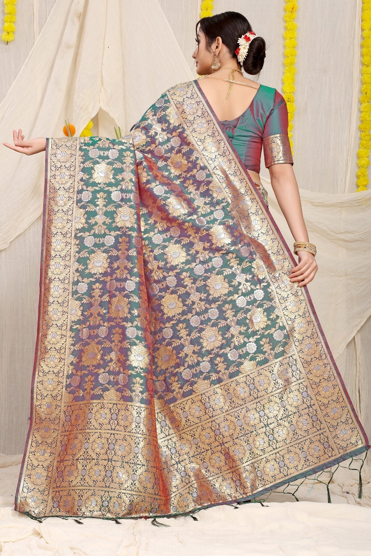 Dazzling Rama Banarasi Silk Saree With Fairytale Blouse Piece