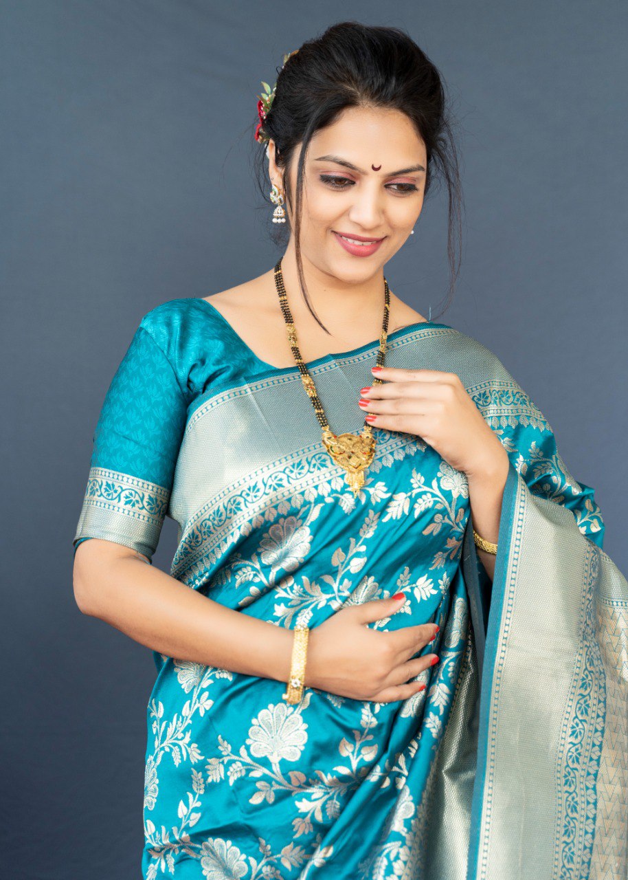 Magnificat Firozi Banarasi Silk Saree With Lissome Blouse Piece