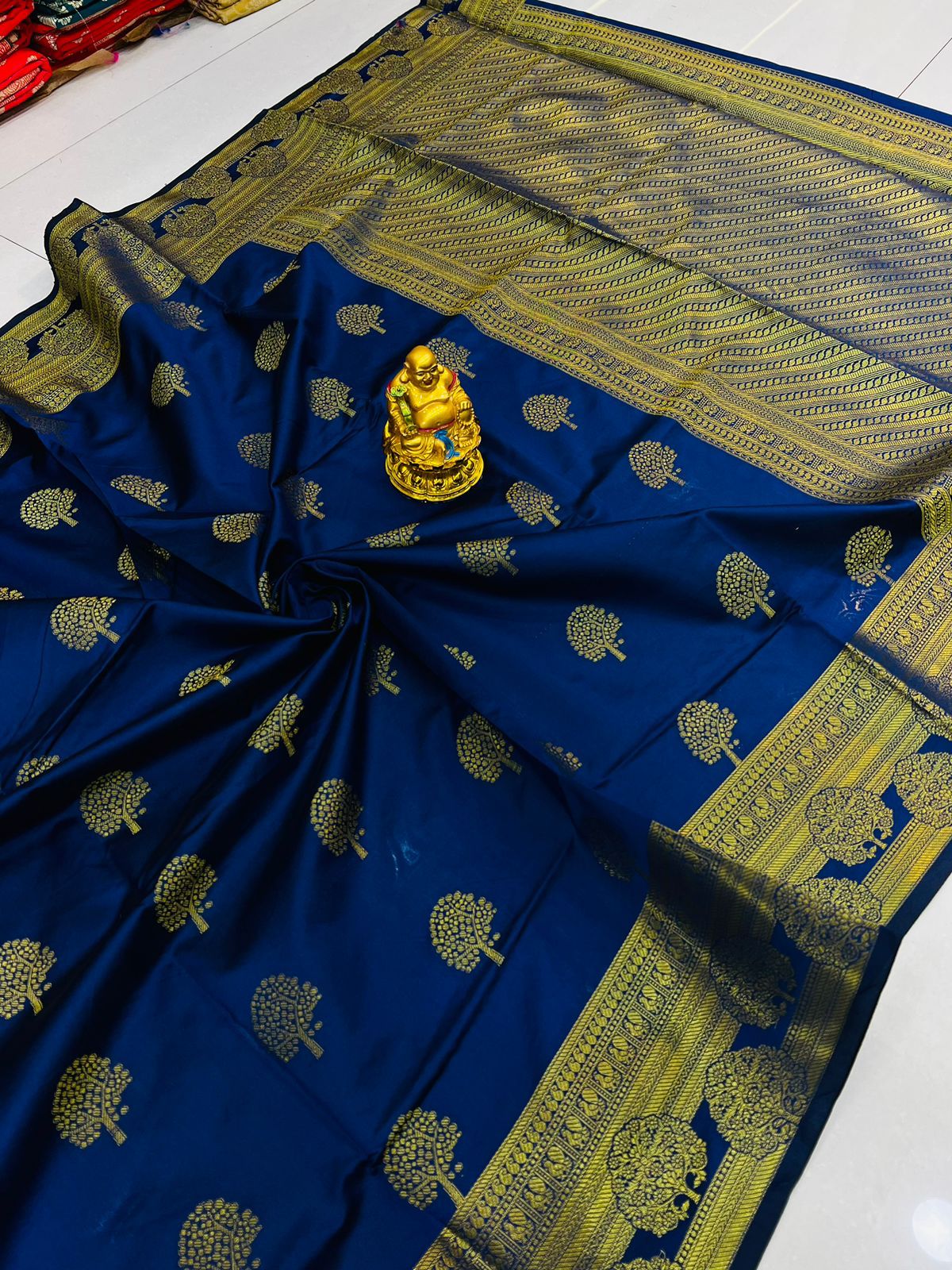 Dazzling Navy Blue Soft Banarasi Silk Saree With Supernal Blouse Piece