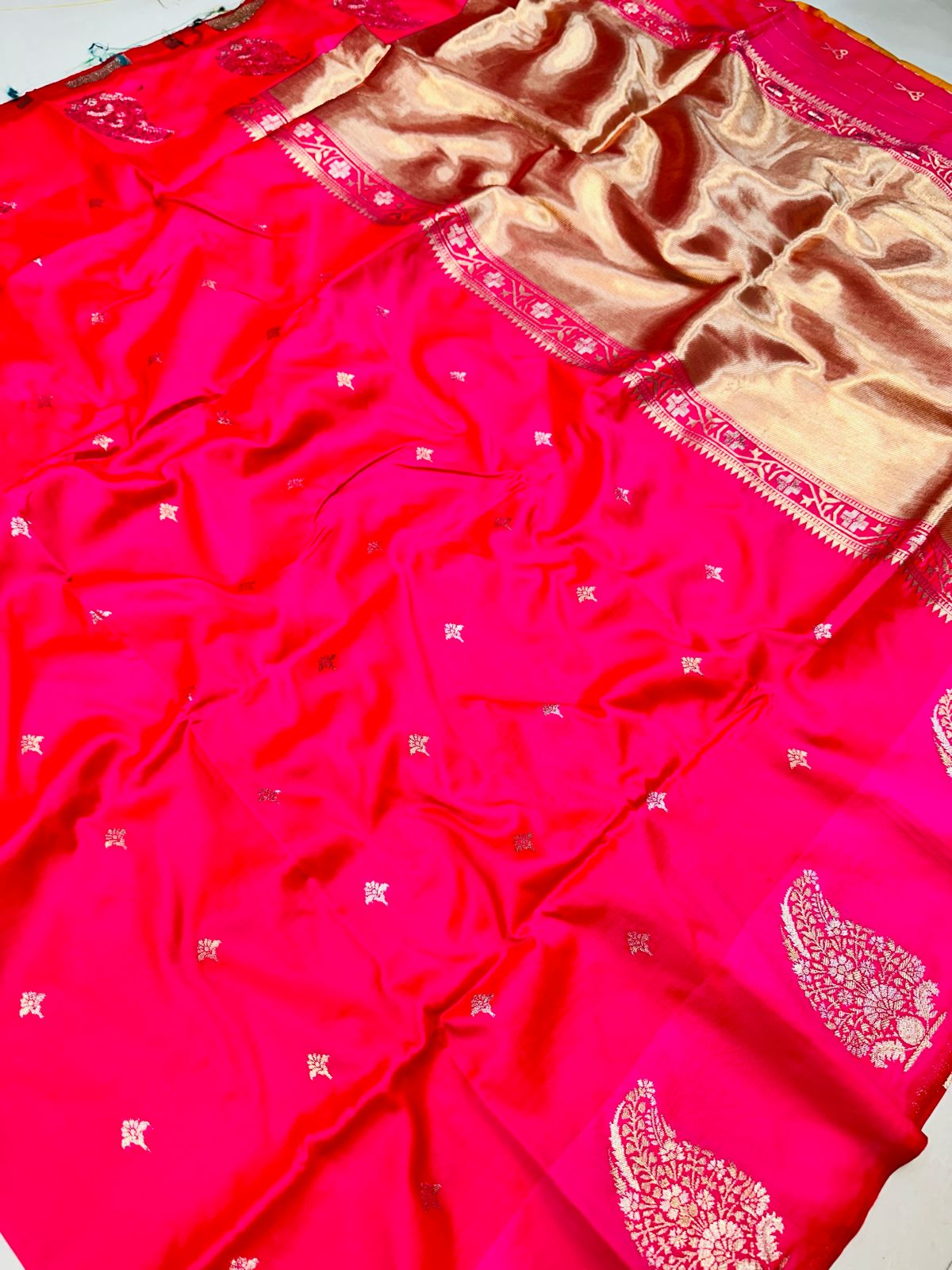 Hypnotic Dark Pink Soft Banarasi Silk Saree With Exceptional Blouse Piece