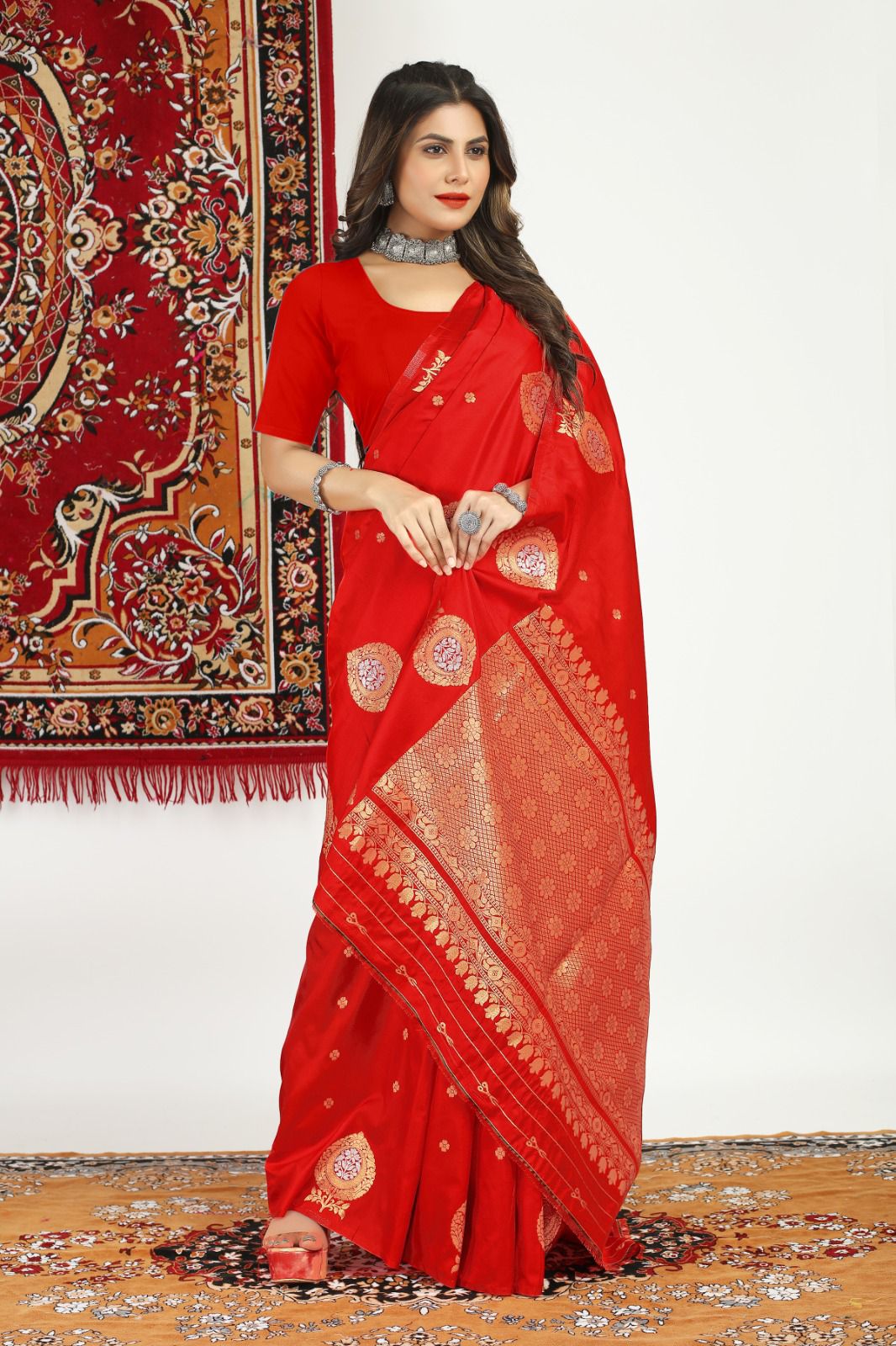 Desiring Red Banarasi Silk Saree With Appealing Blouse Piece