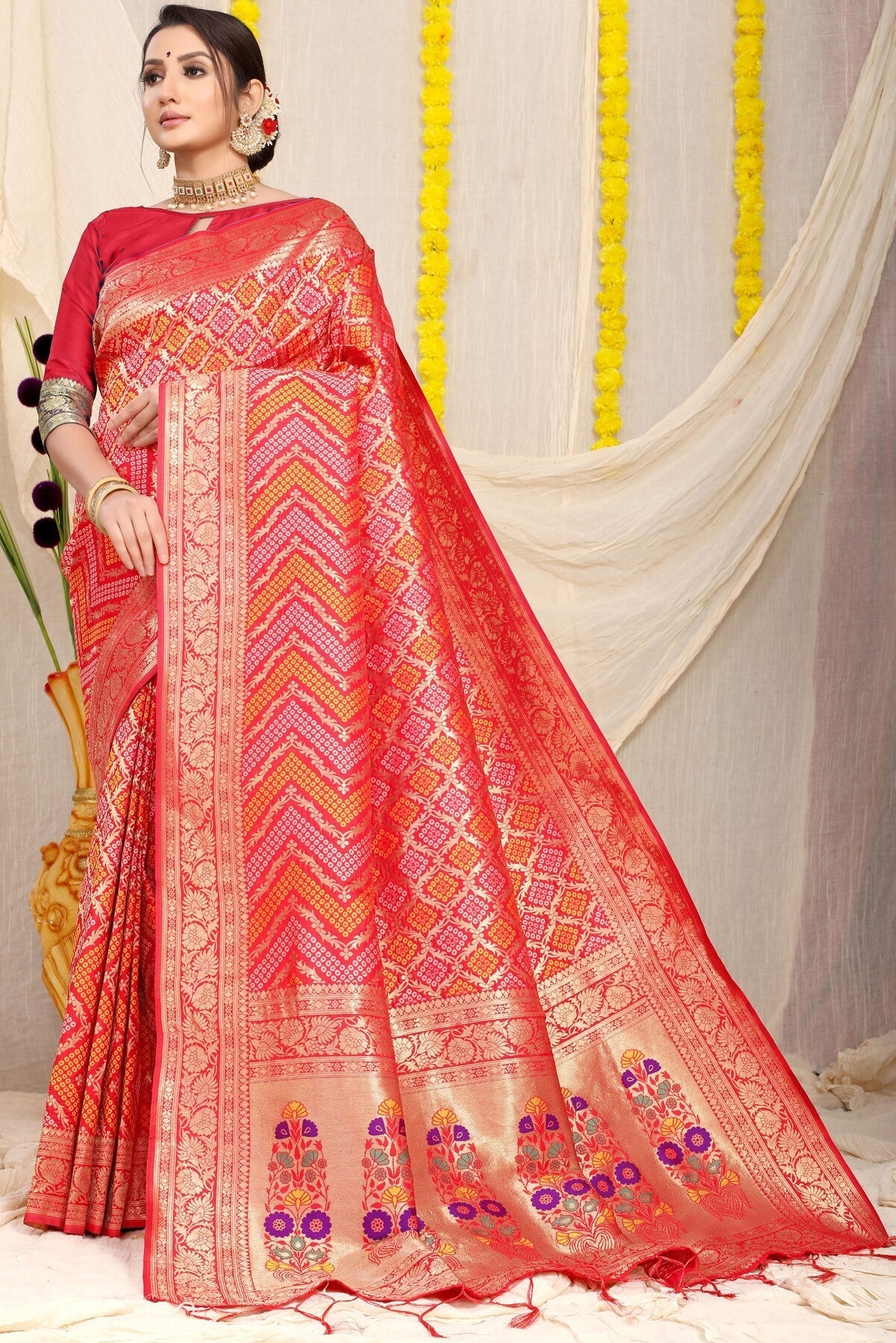 Luminous Red Soft Banarasi Silk Saree With Beautiful Blouse Piece