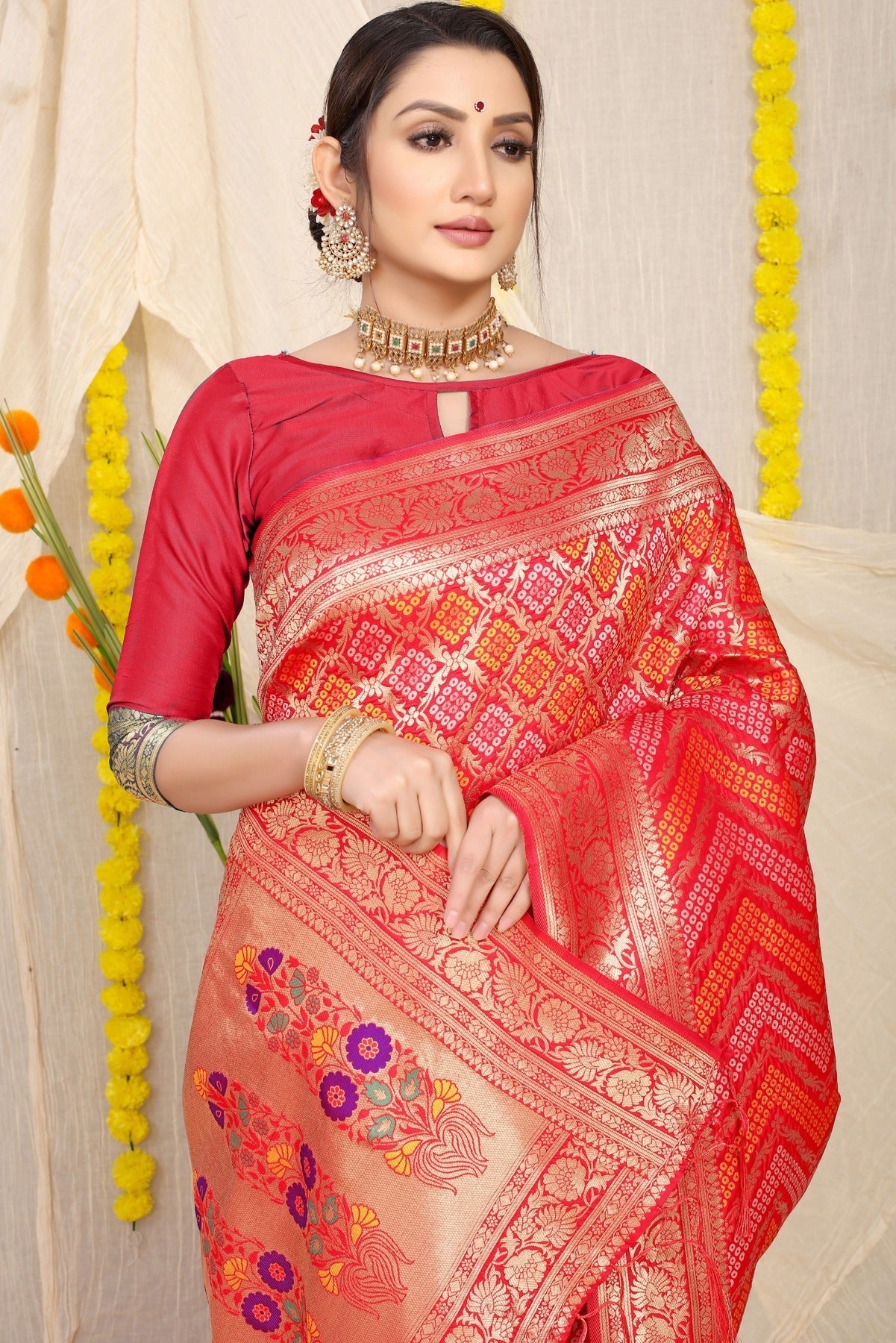 Luminous Red Soft Banarasi Silk Saree With Beautiful Blouse Piece