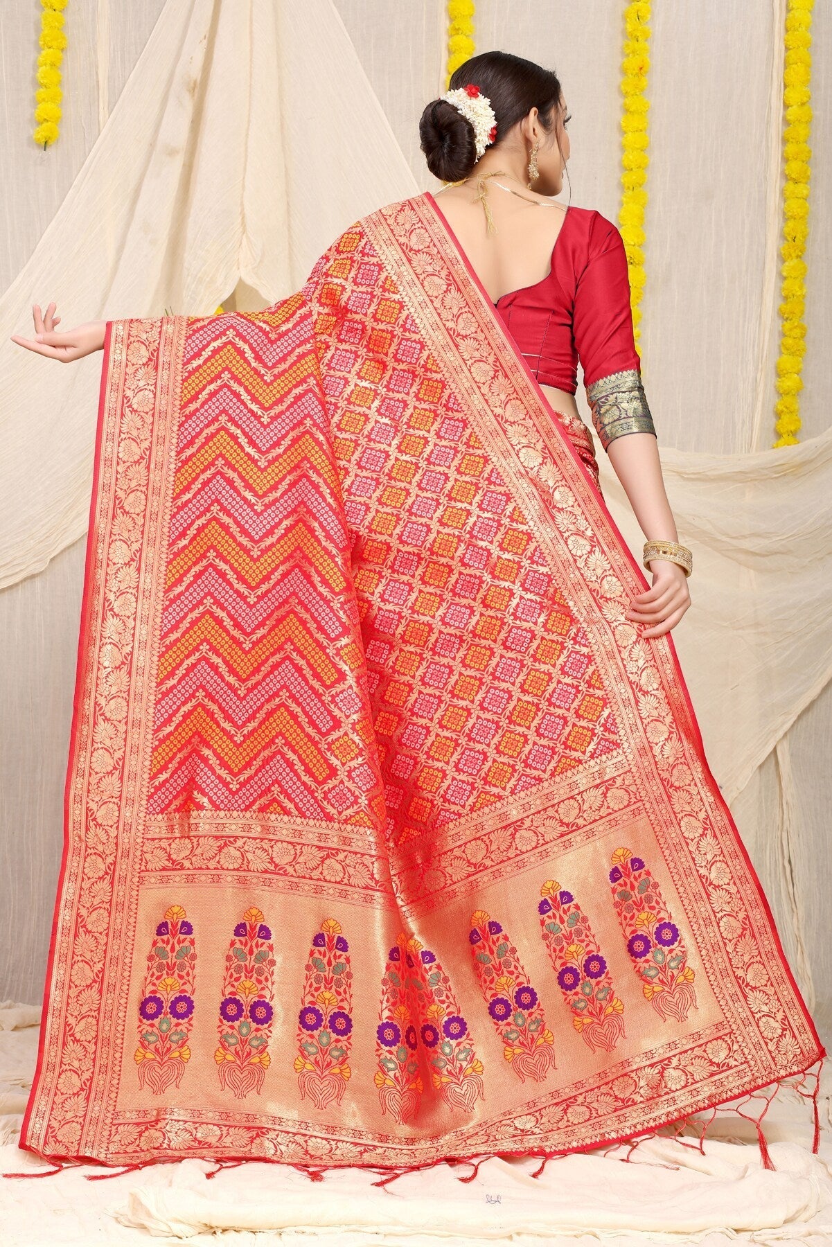 Luminous Red Soft Banarasi Silk Saree With Beautiful Blouse Piece