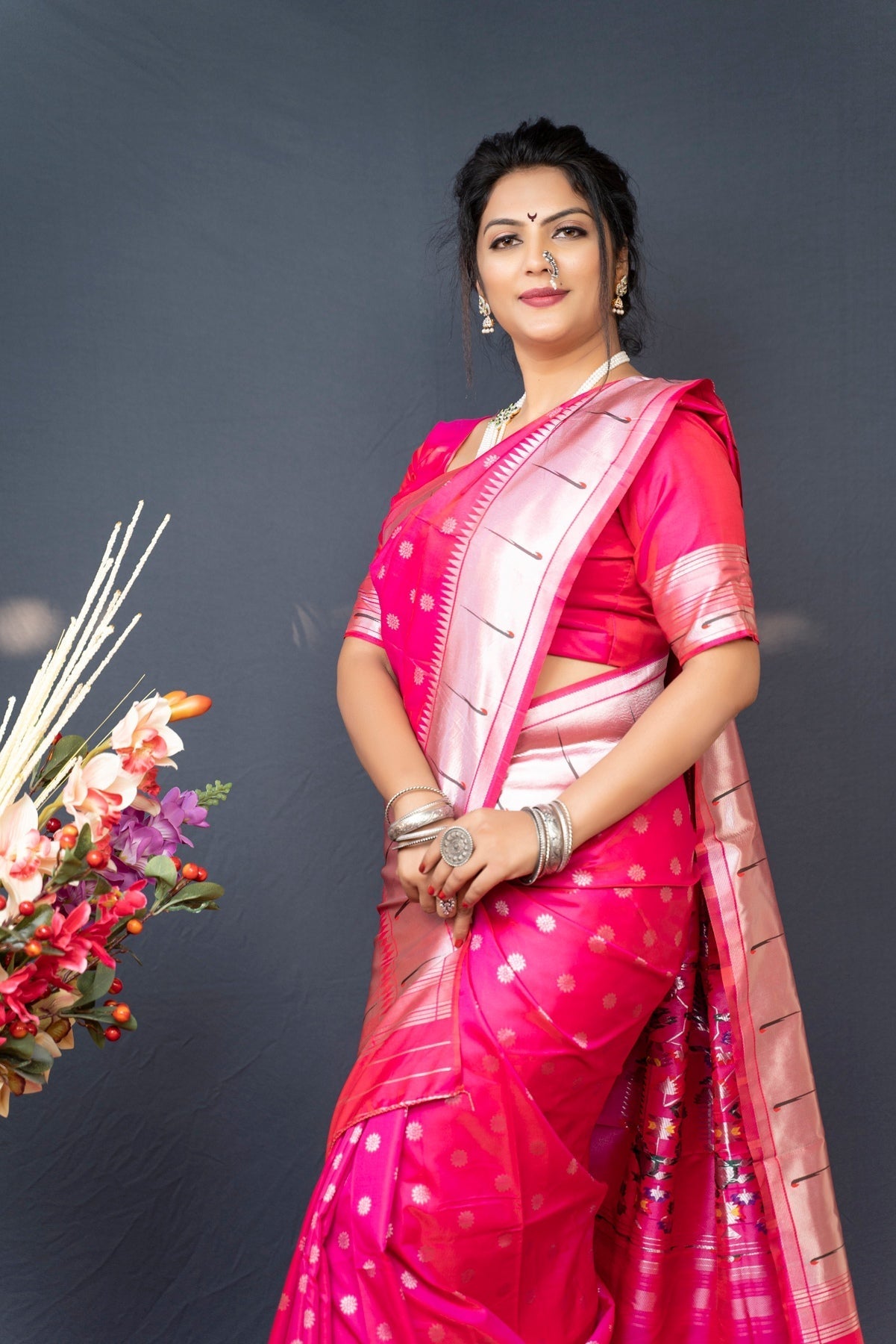 Extraordinary Dark Pink Paithani Silk Saree With Magnetic Blouse Piece