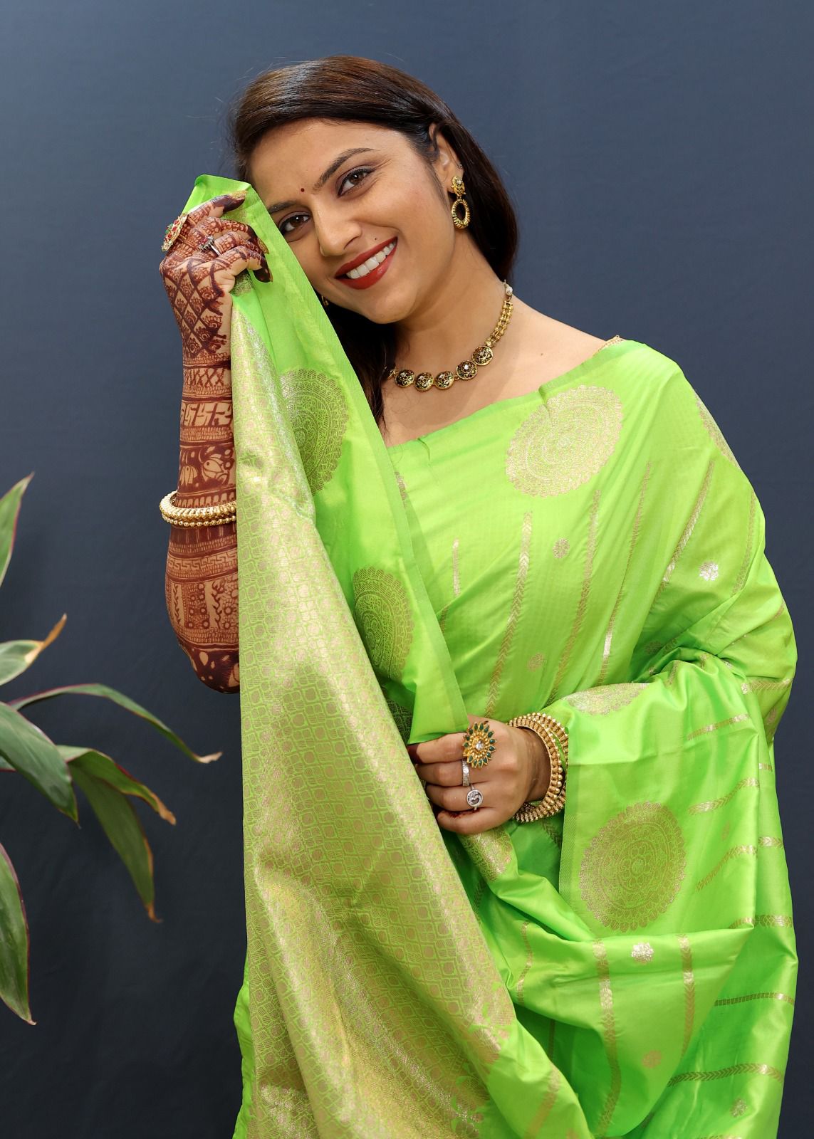 Diaphanous Parrot Soft Banarasi Silk Saree With Lassitude Blouse Piece