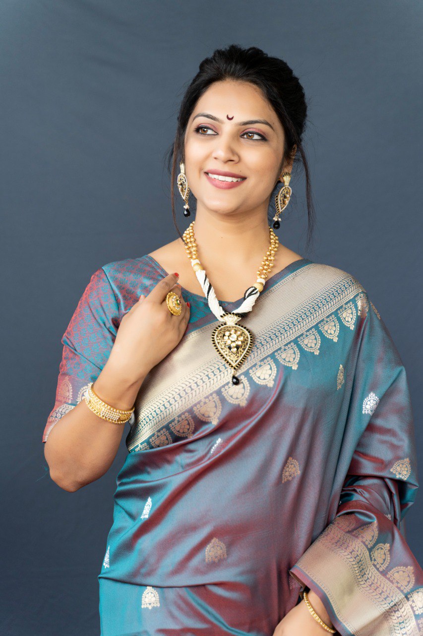 Gratifying Grey Banarasi Silk Saree With Classic Blouse Piece