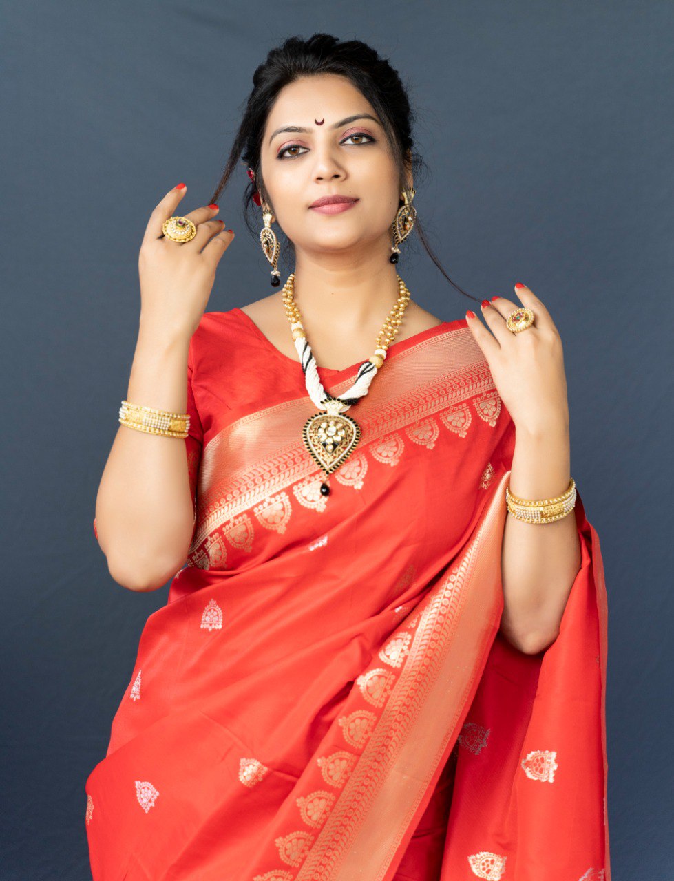 Invaluable Red Banarasi Silk Saree With Classic Blouse Piece