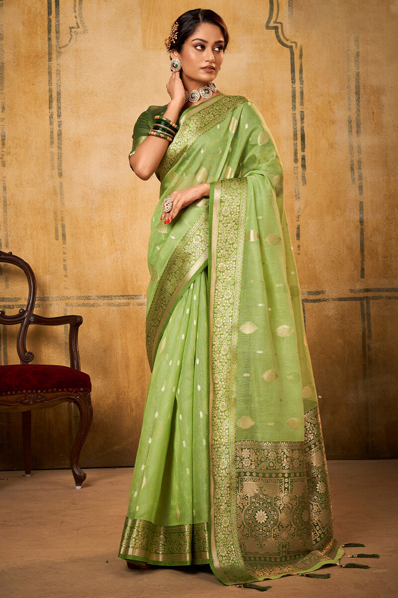 Mesmeric Green Soft Banarasi Silk Saree With Engrossing Blouse Piece