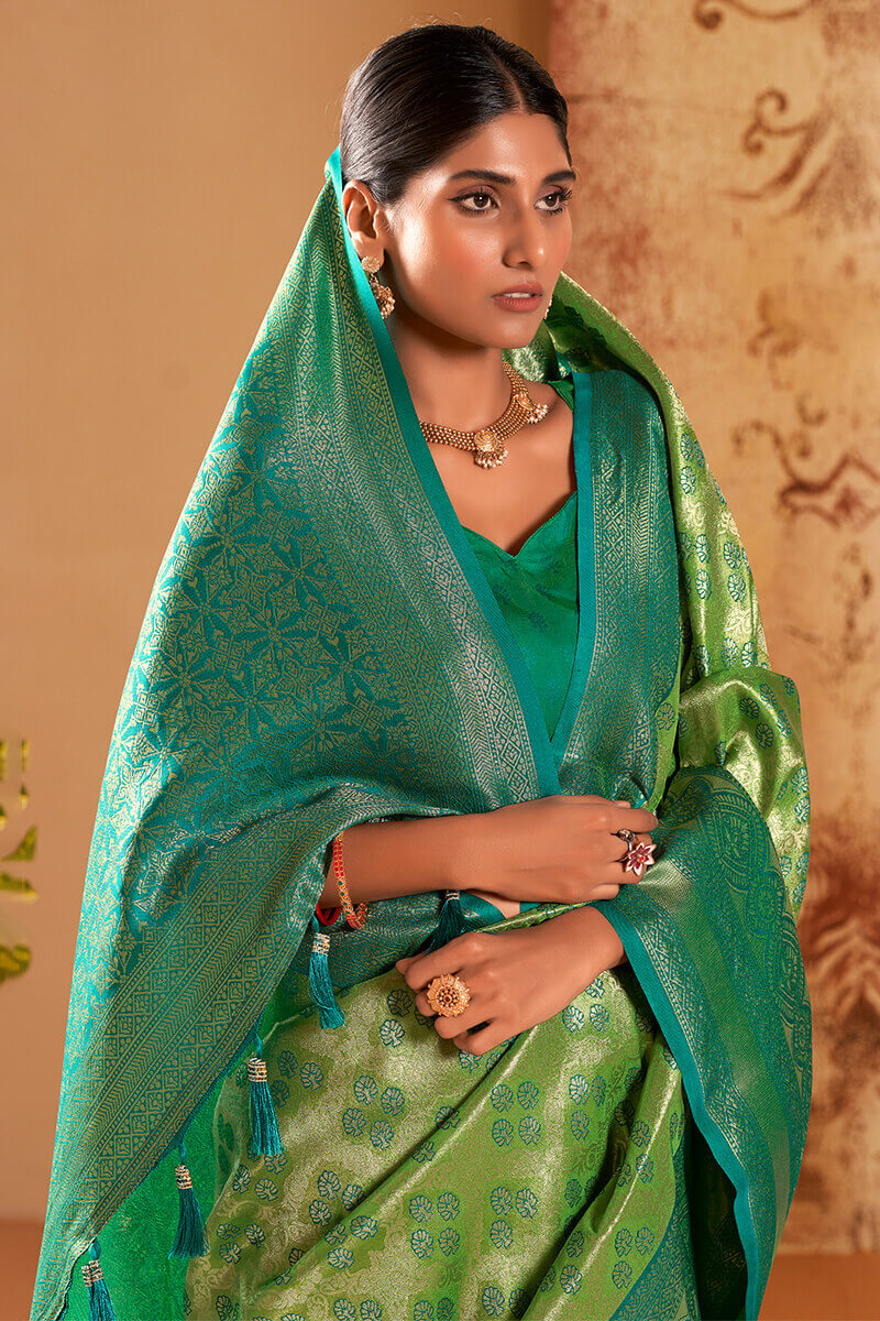 Alluring Green Kanjivaram Silk Saree With Resonant Blouse Piece