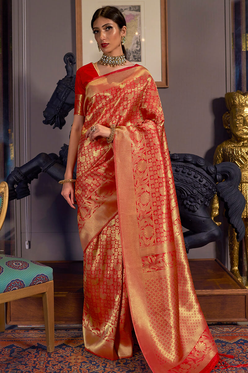 Extraordinary Red Kanjivaram Silk Saree With Surpassing Blouse Piece