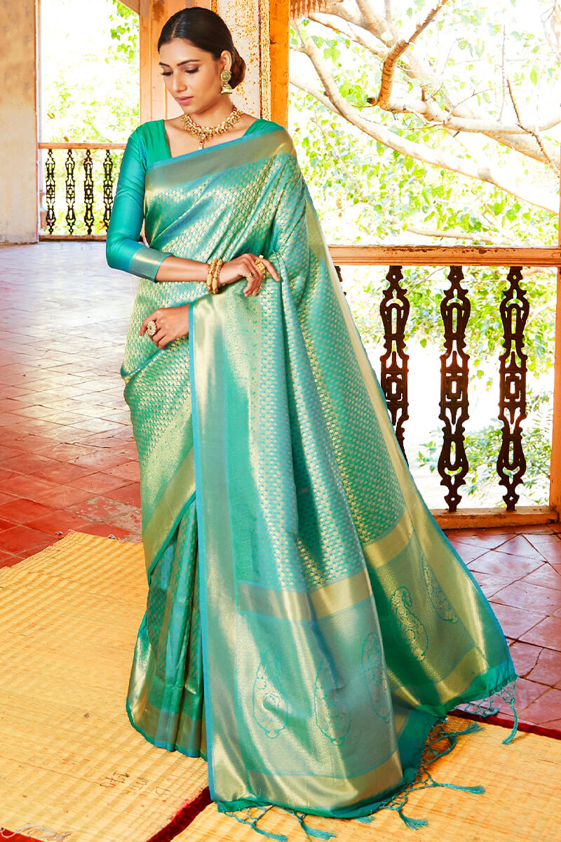 Gratifying Rama Kanjivaram Silk Saree With Beautiful Blouse Piece