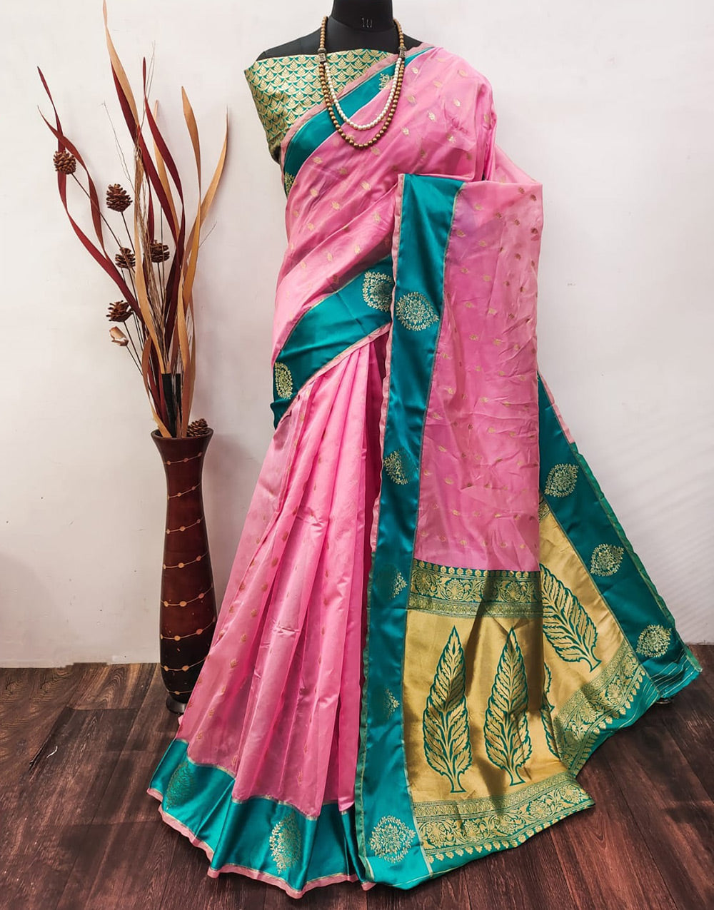 Baby Pink Linen Silk Saree With Zari Weaving Work